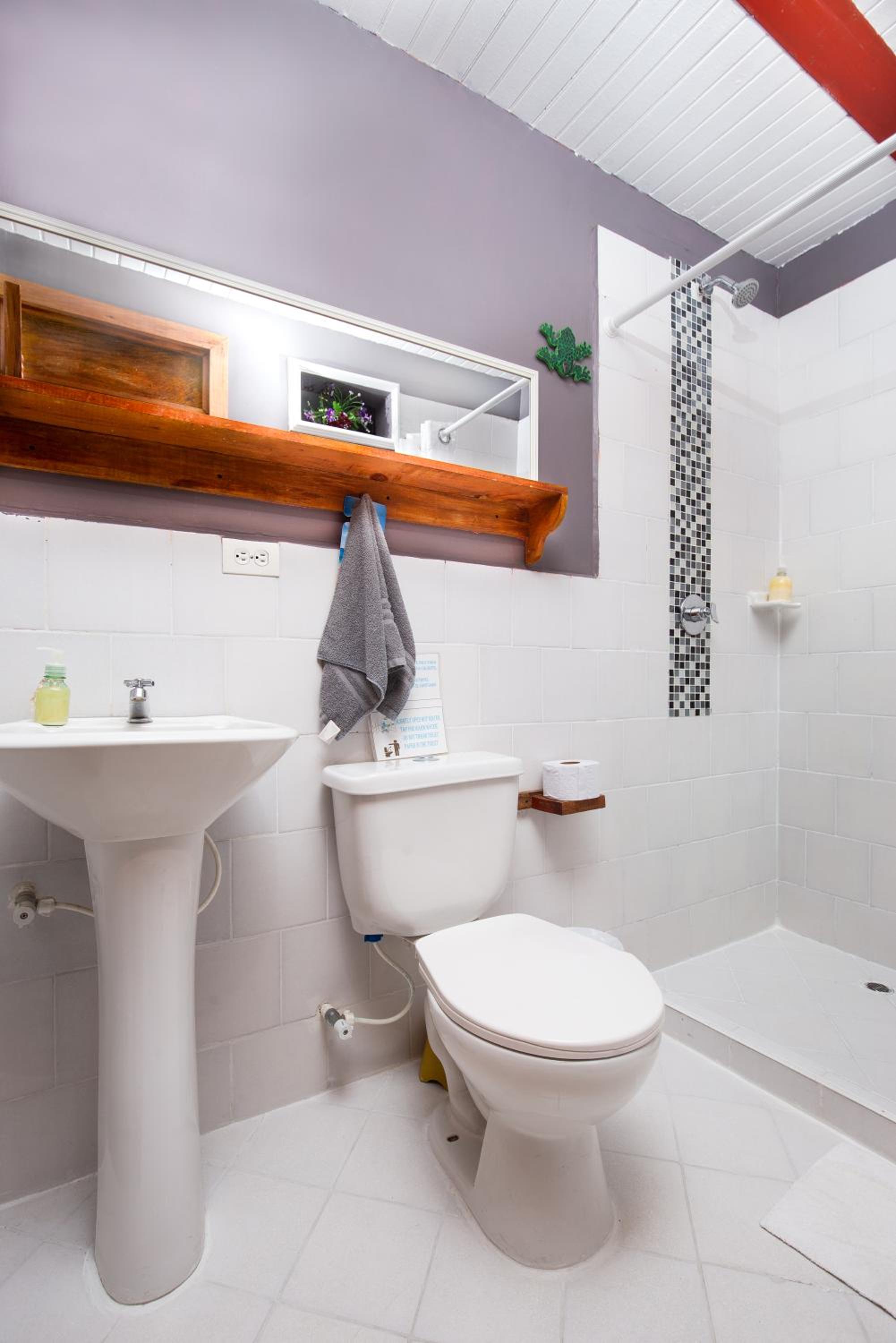 Economy Triple Room photo 2