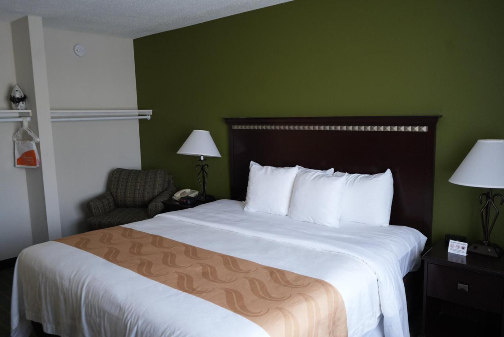 Queen Room - Non-Smoking - Photo 1