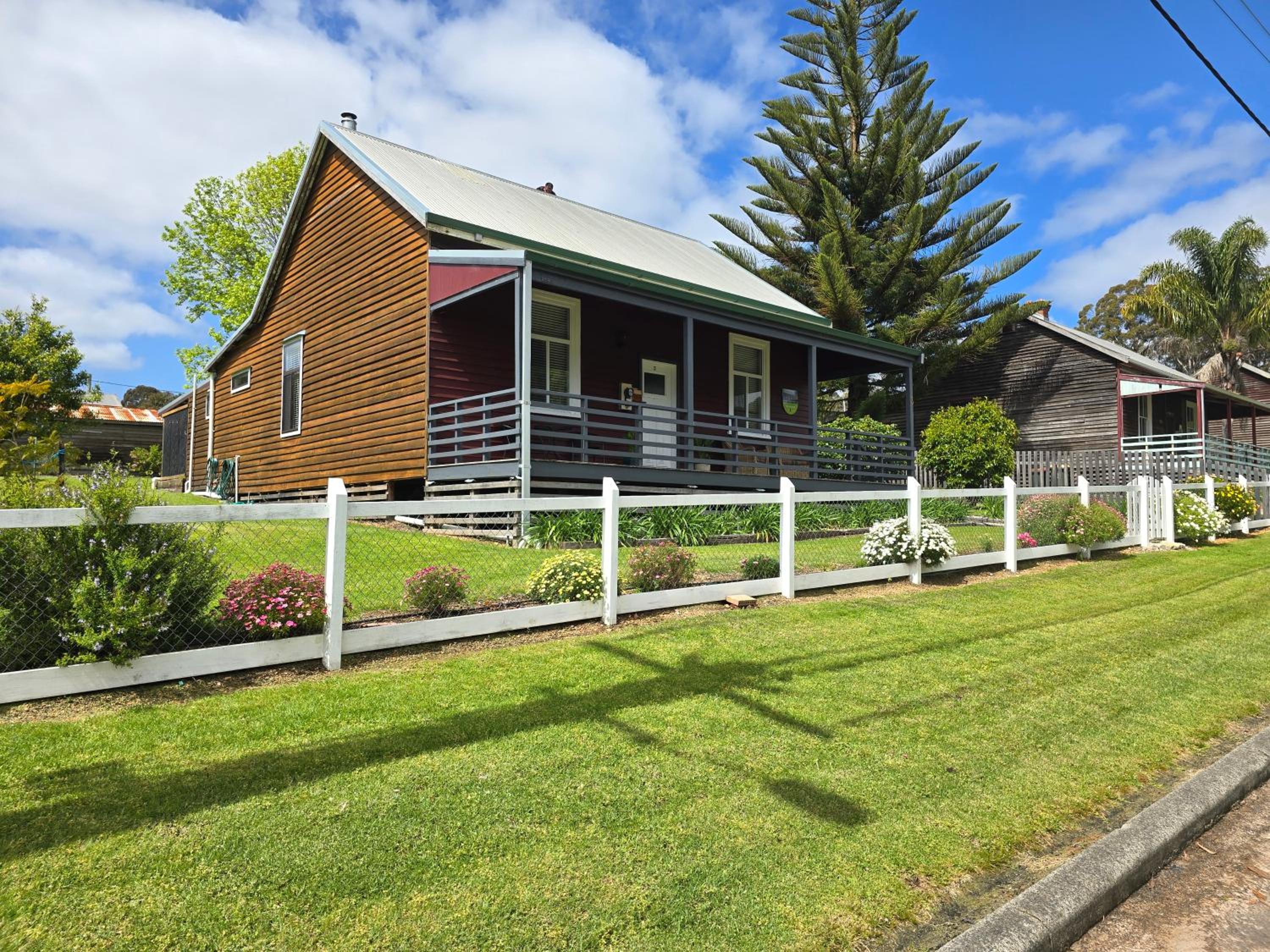 Three-Bedroom House photo 3