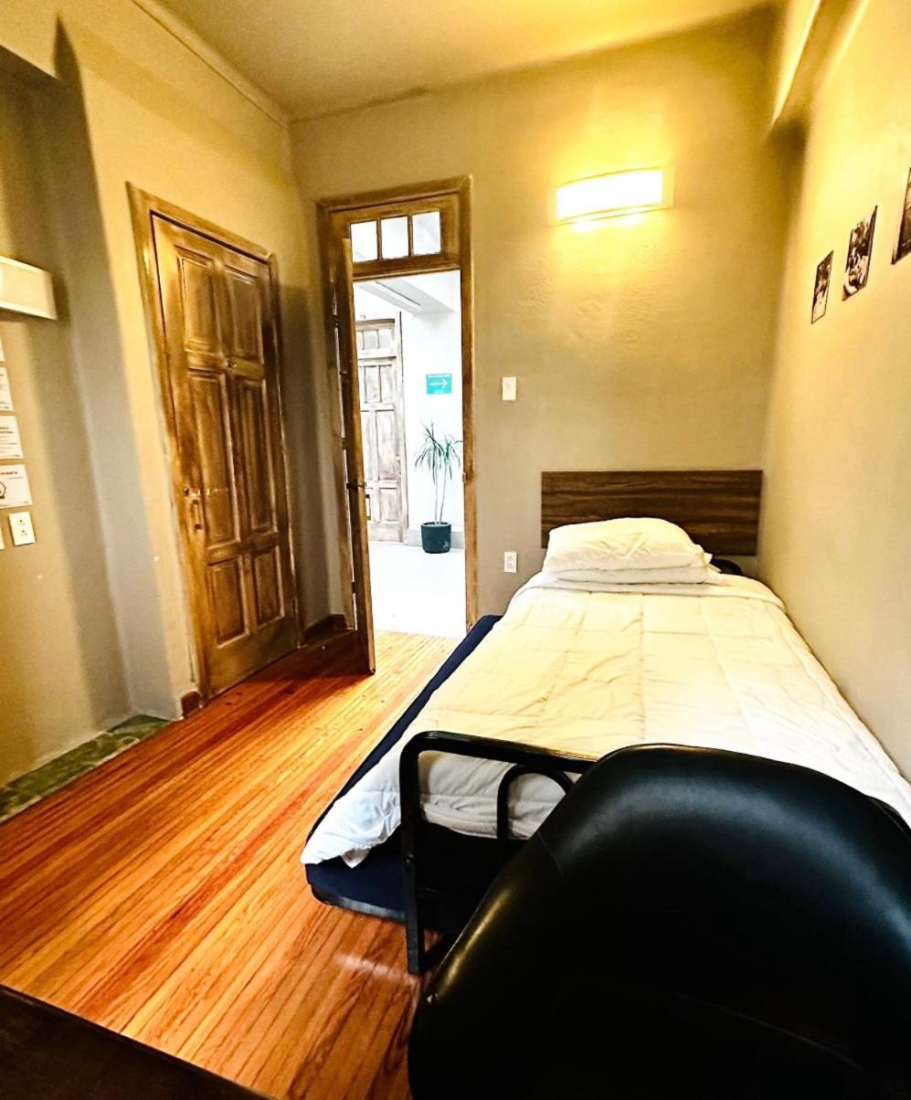 Standard Queen Room photo 3