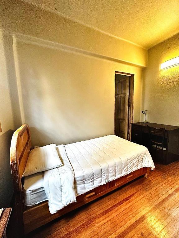 Standard Queen Room photo 1