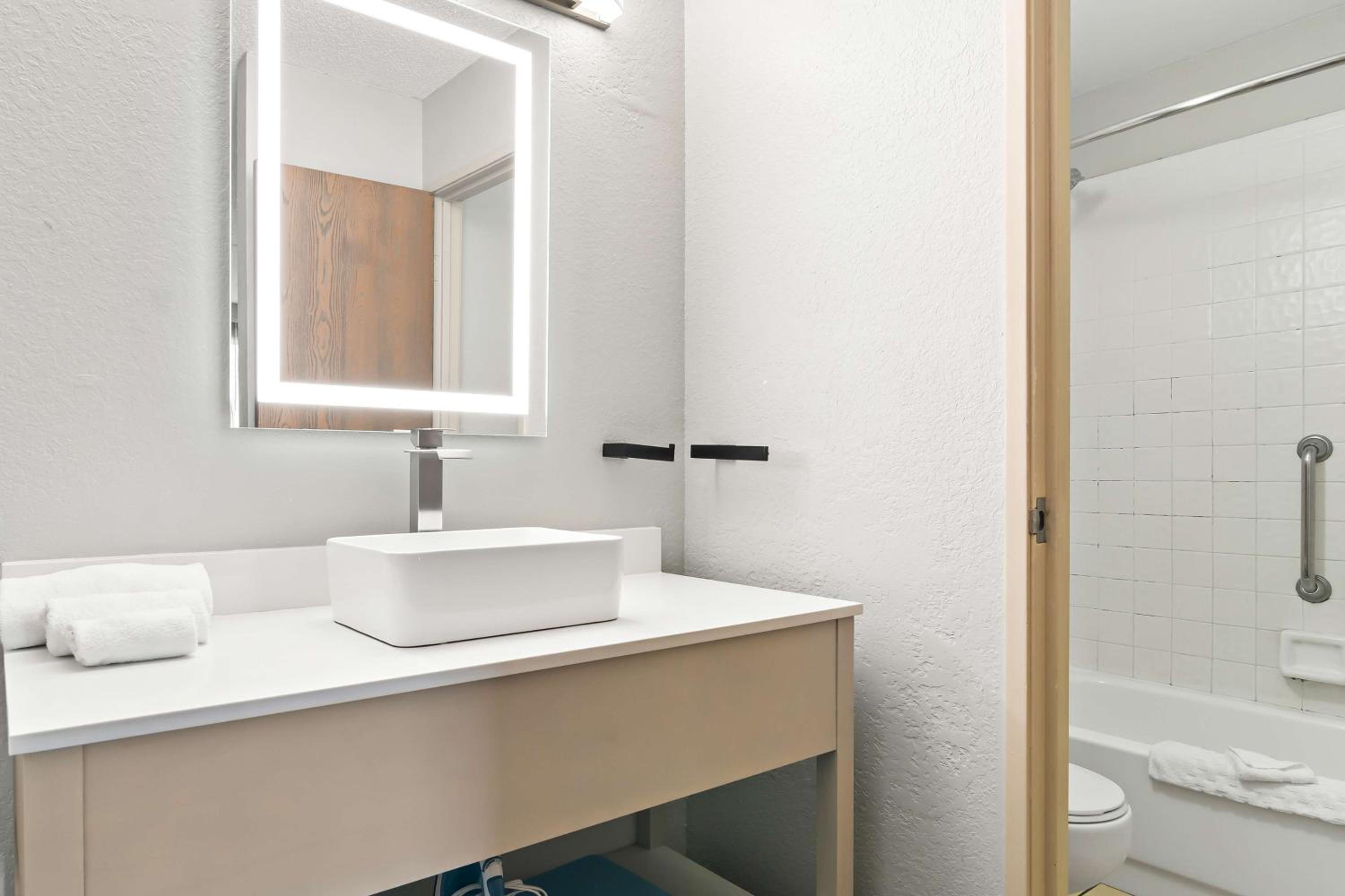 Double Room with Two Double Beds - Non-Smoking photo 2