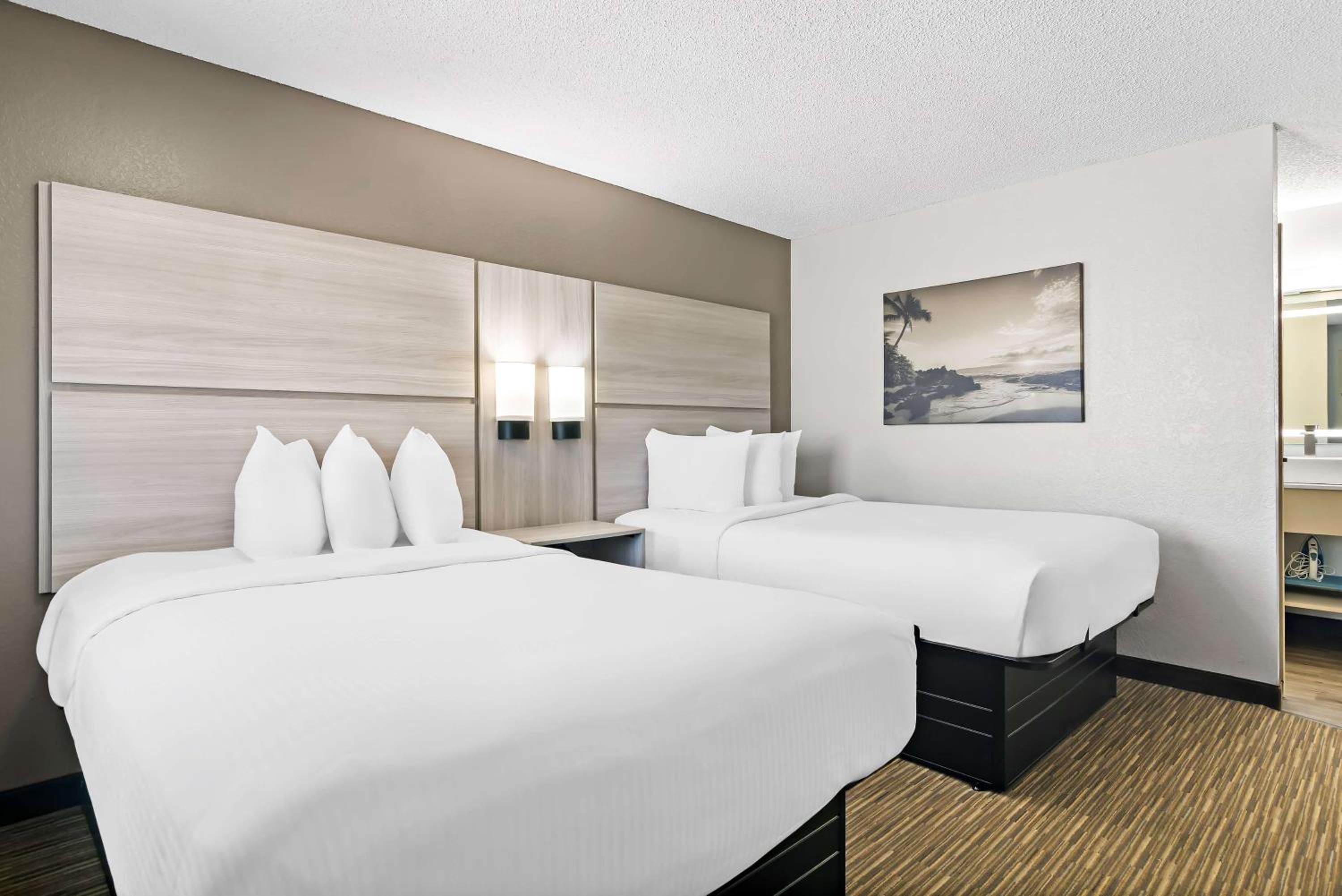 Suite with Two Double Beds and Sofa Bed photo 2