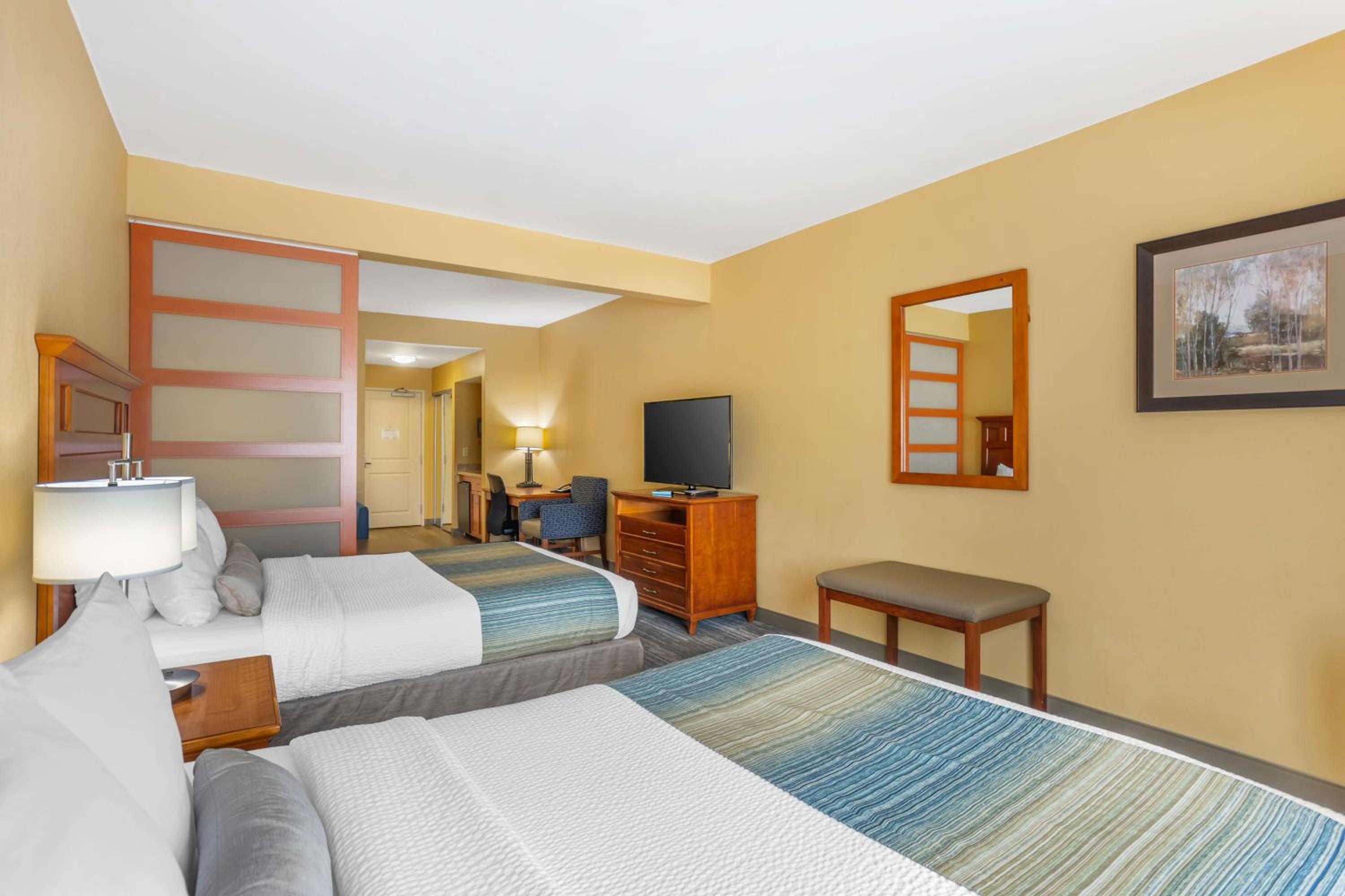 Queen Suite with Two Queen Beds and Sofa Bed - Photo 1