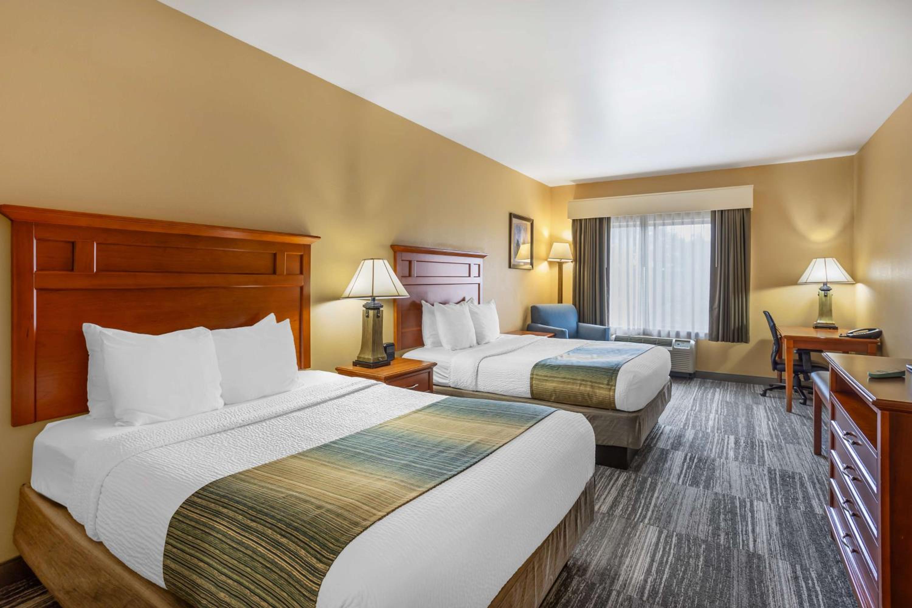 Queen Room with Two Queen Beds - Non-Smoking - Photo 1