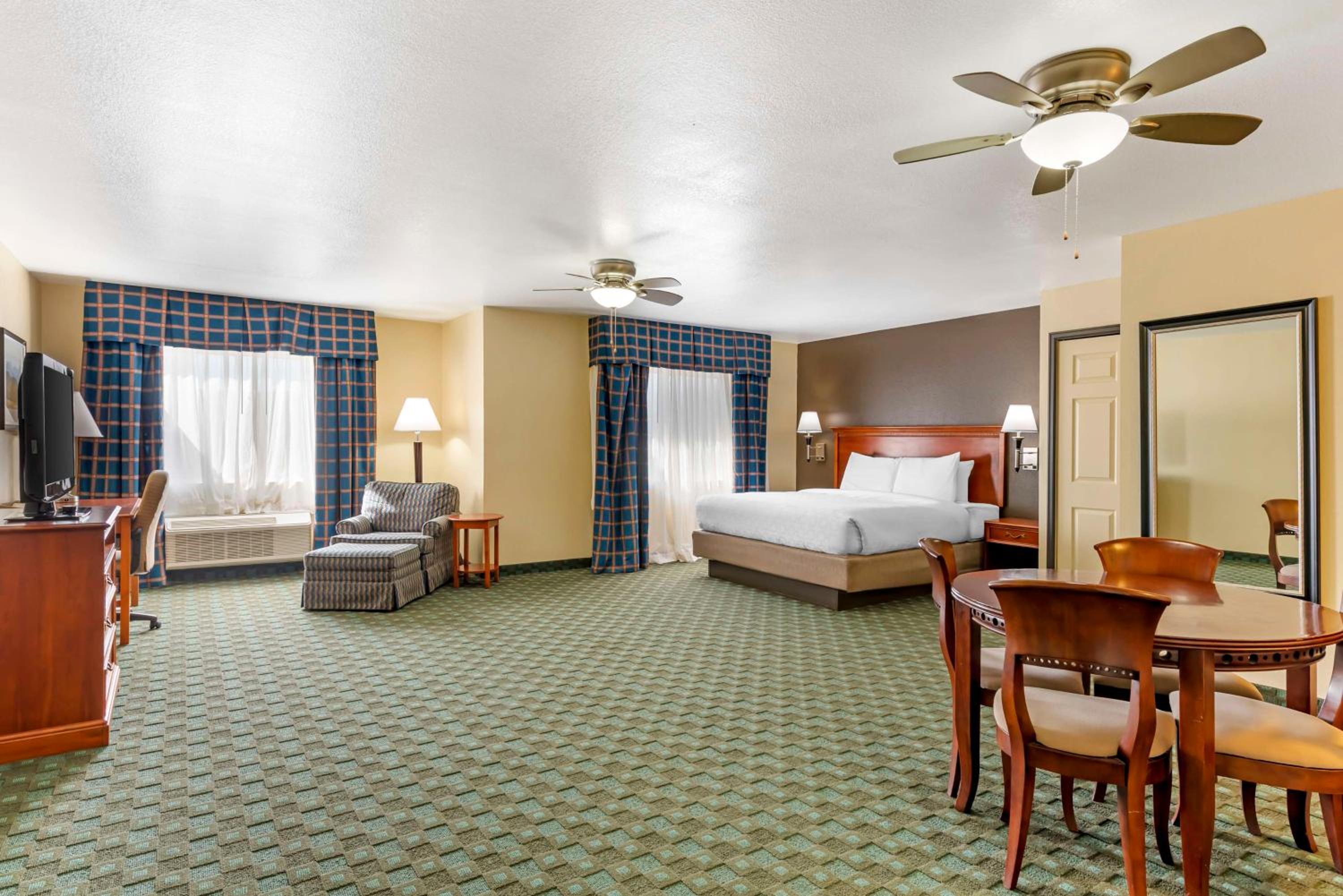 King Room - Non-Smoking - Photo 1