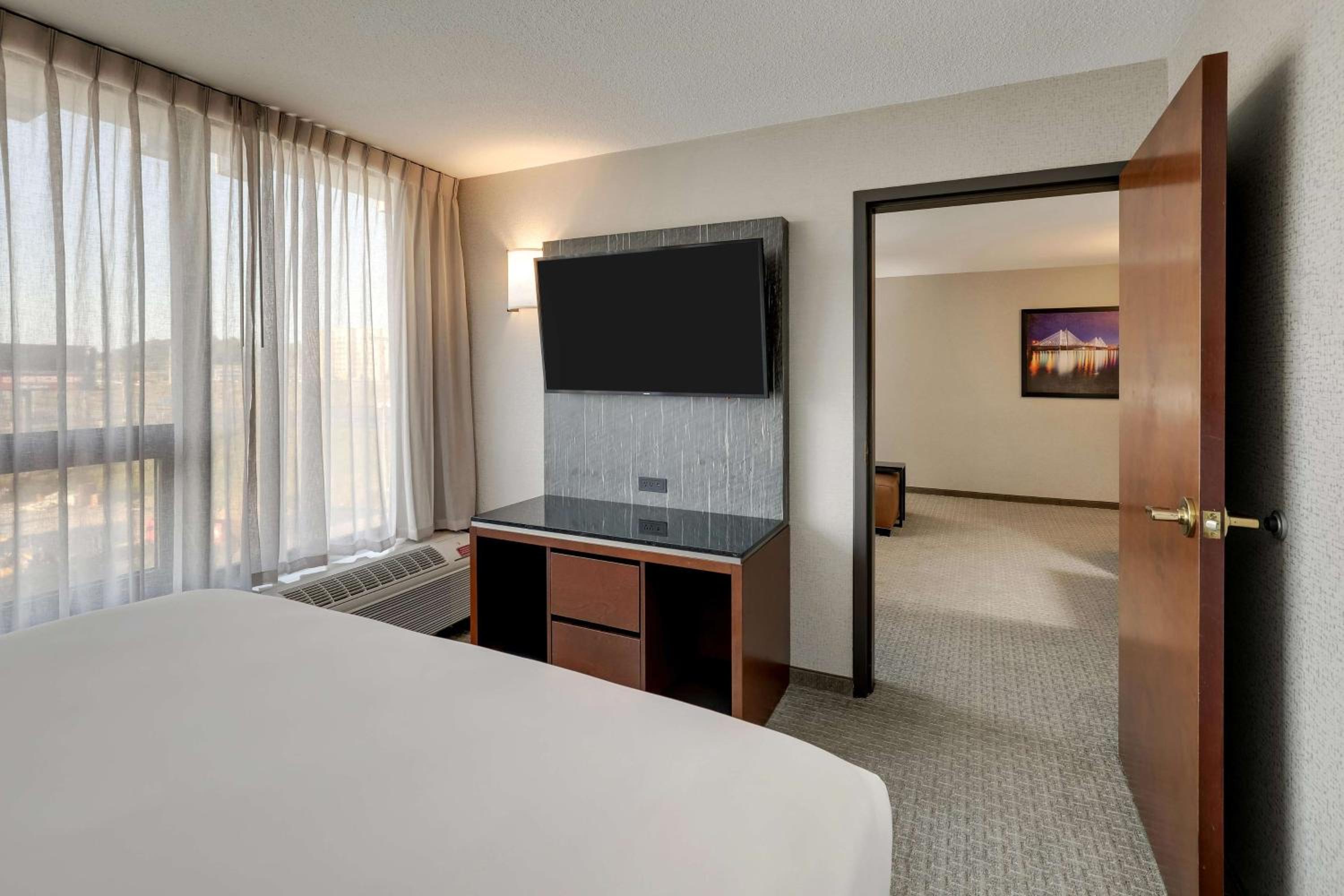 King Suite - Photo 1