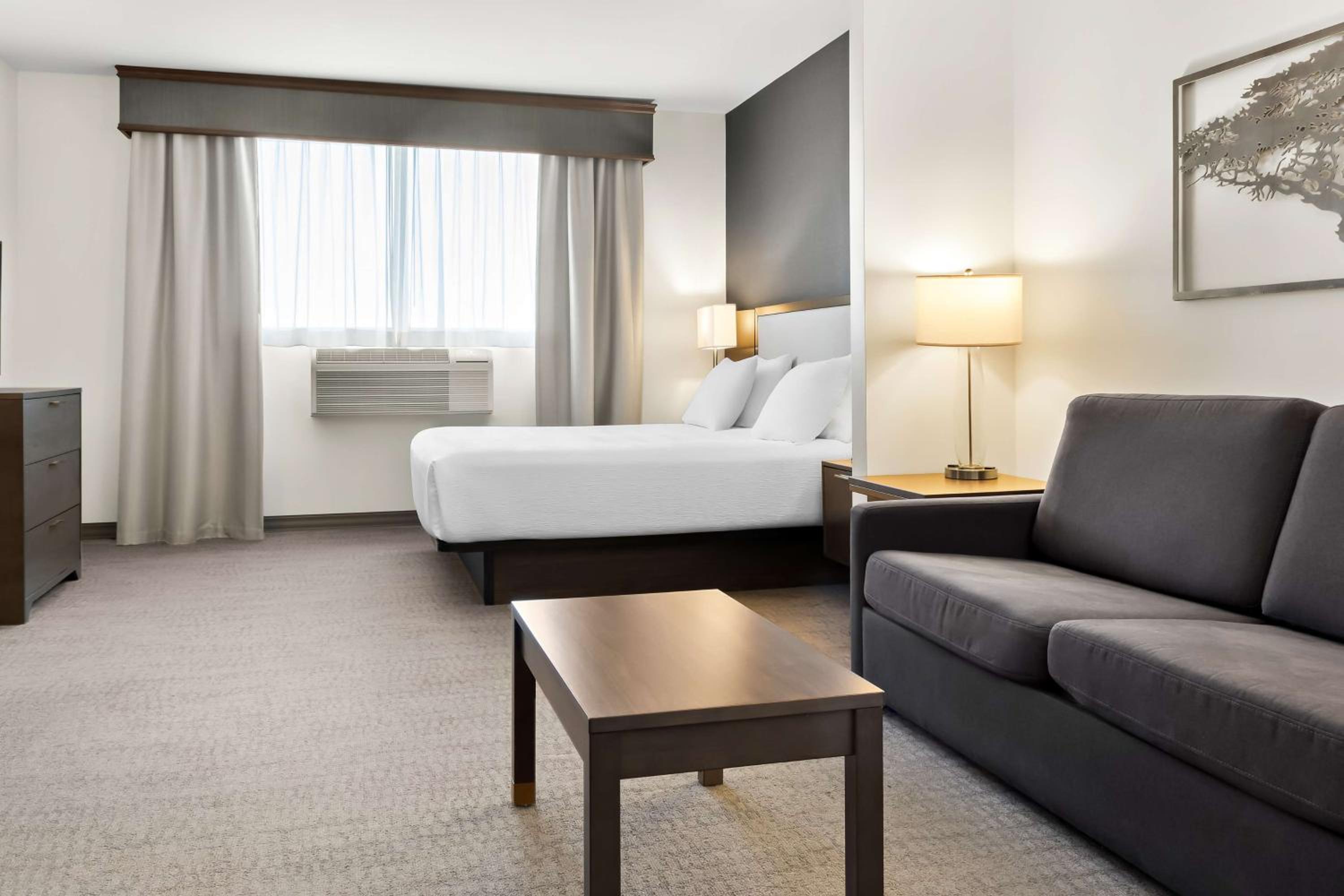 King Room with Kitchenette and Sofa Bed - Photo 5