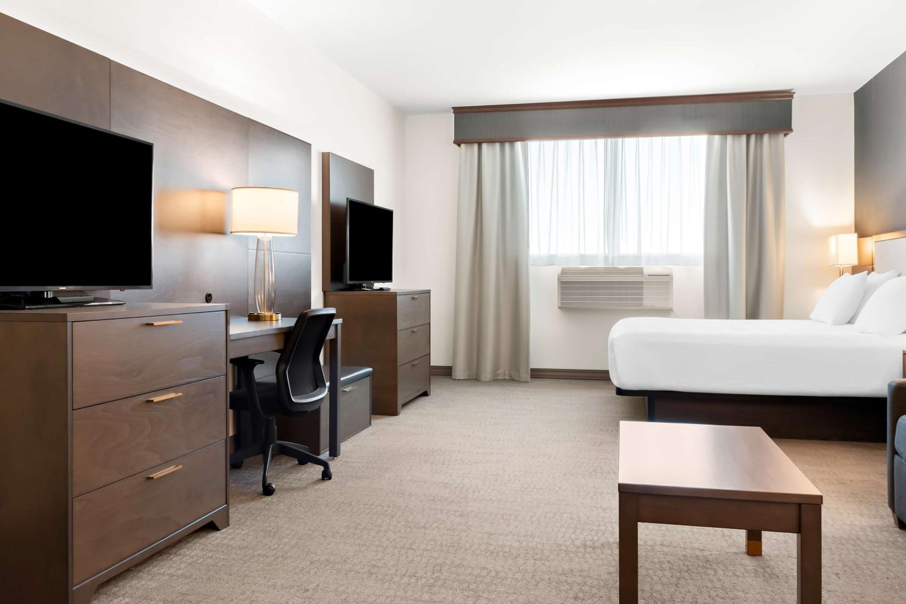 King Room with Kitchenette and Sofa Bed - Photo 1