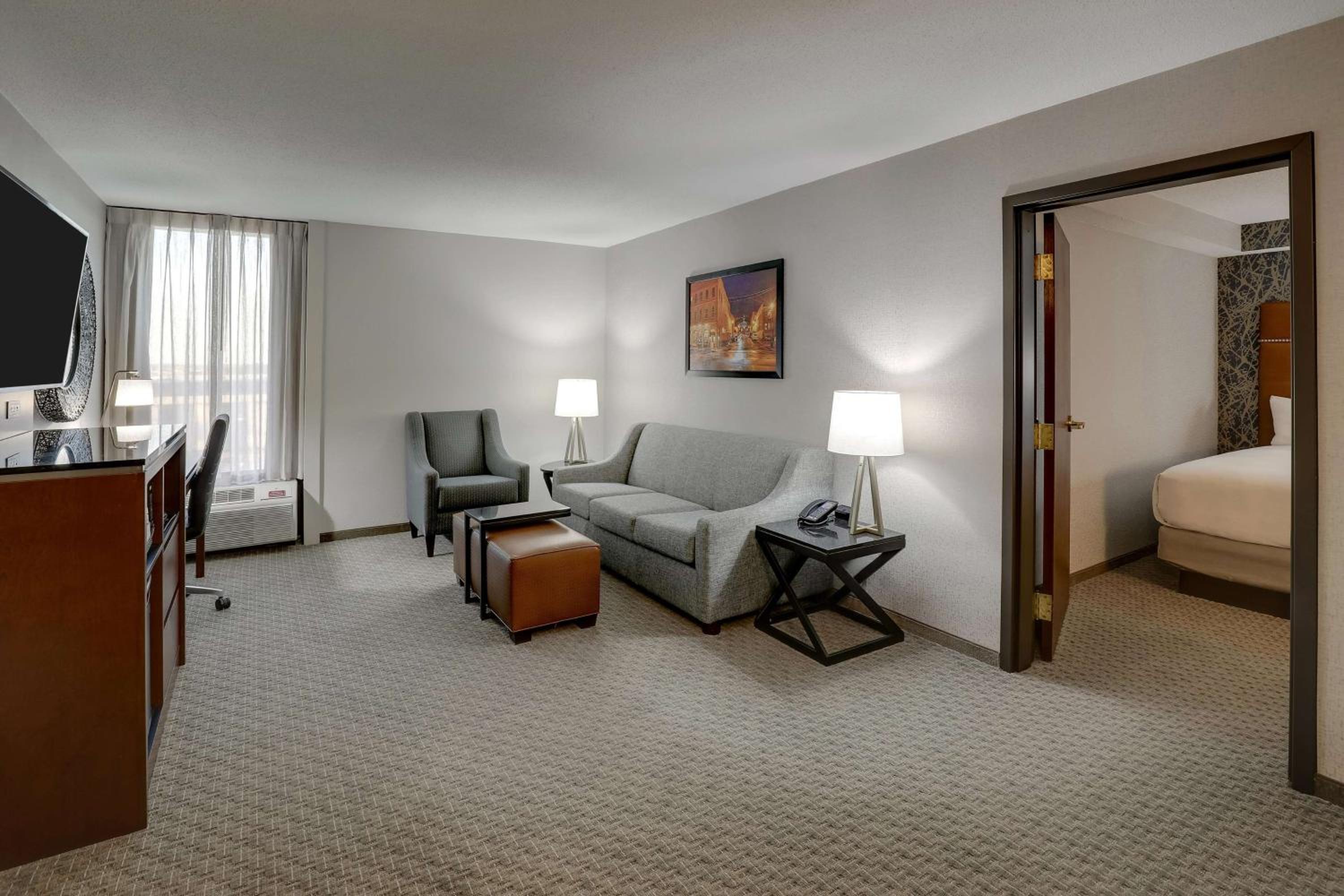 Queen Suite with Two Queen Beds - Photo 5