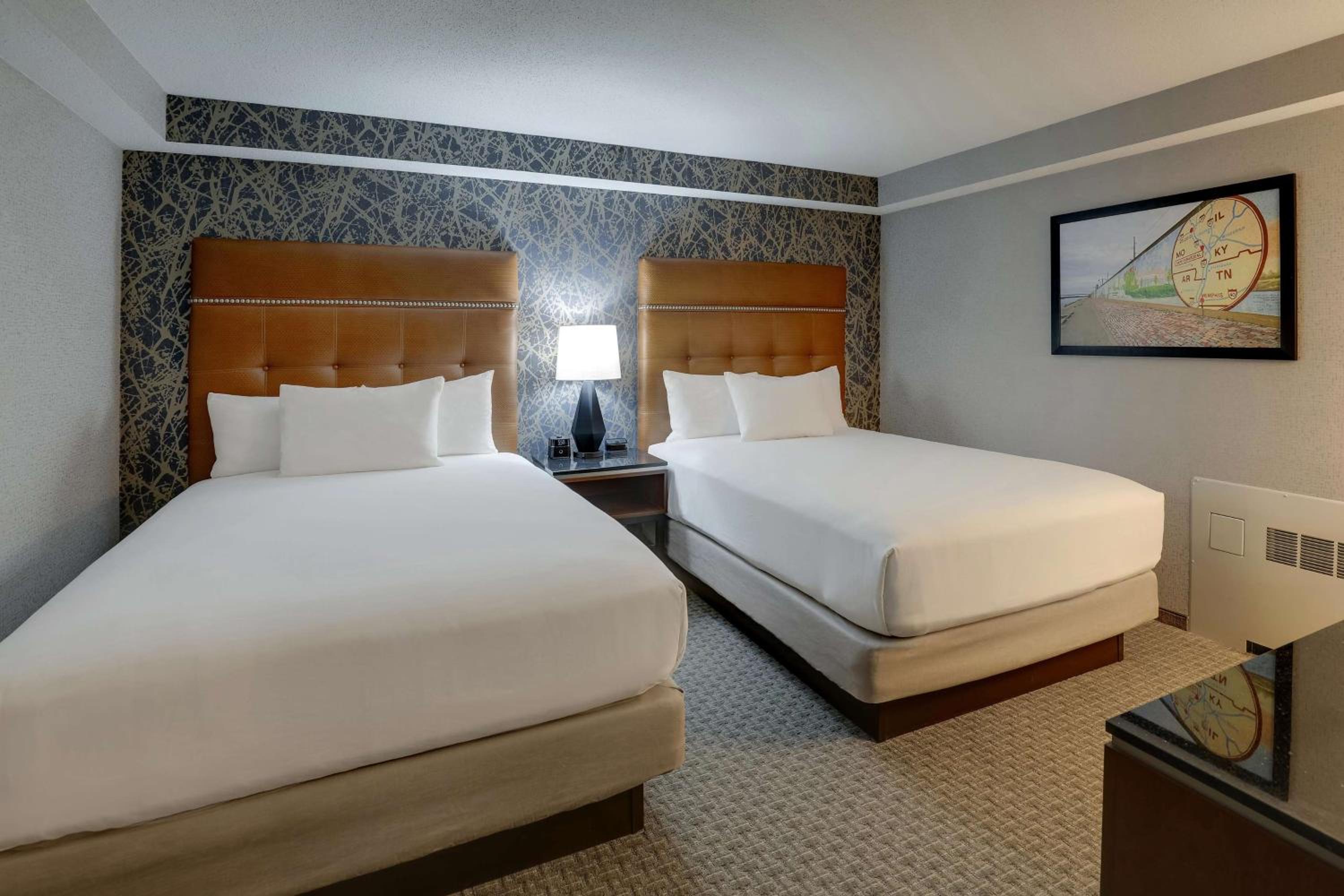 Queen Suite with Two Queen Beds - Photo 1