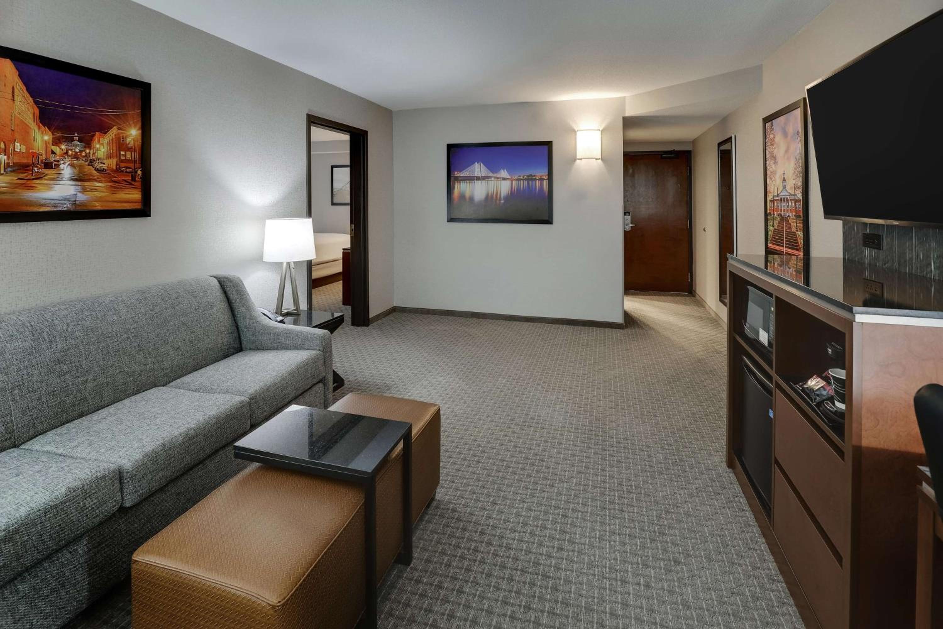 Queen Suite with Two Queen Beds - Photo 3