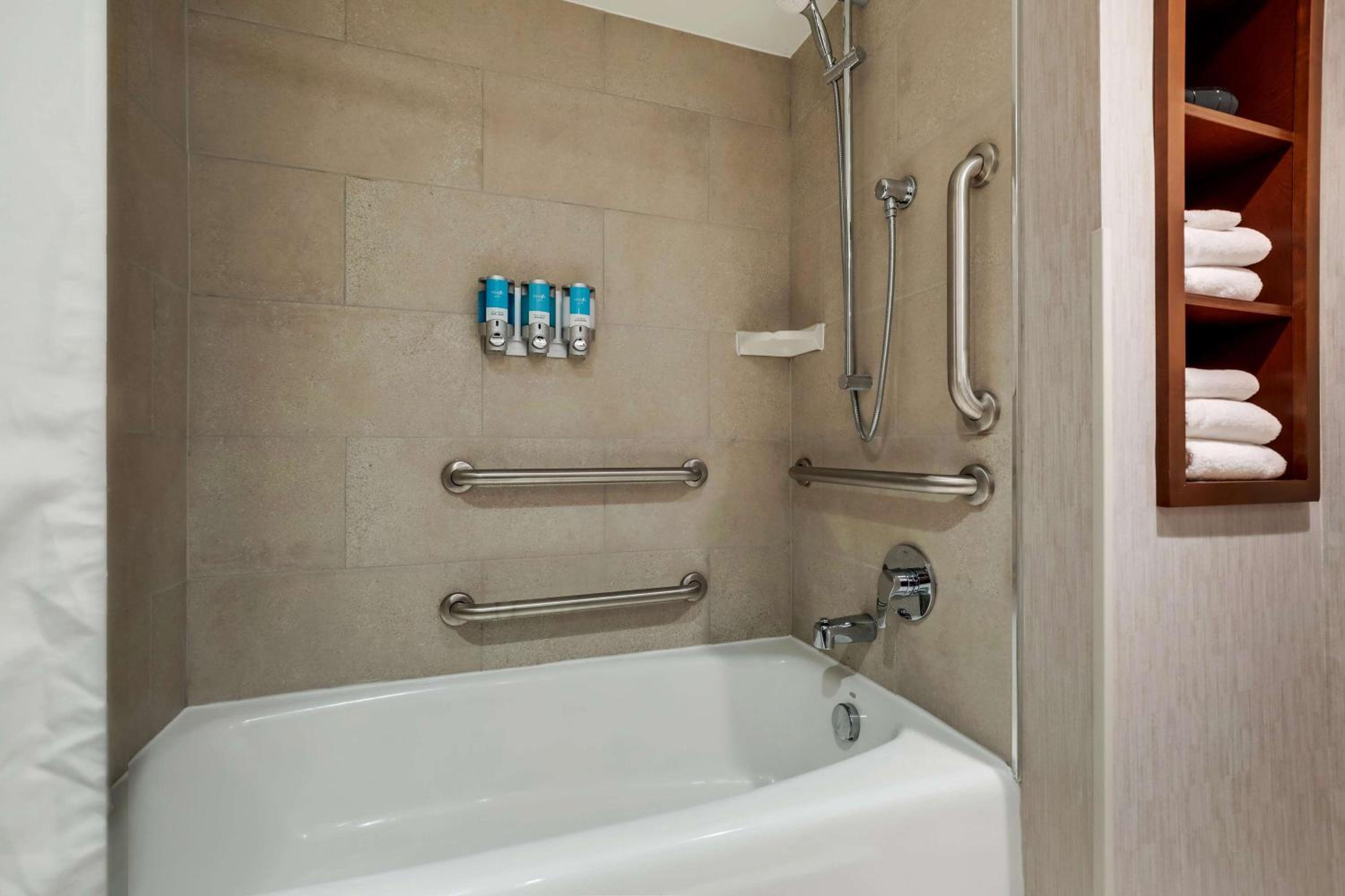 King Suite with Sofa Bed - Accessible, Tub photo 2