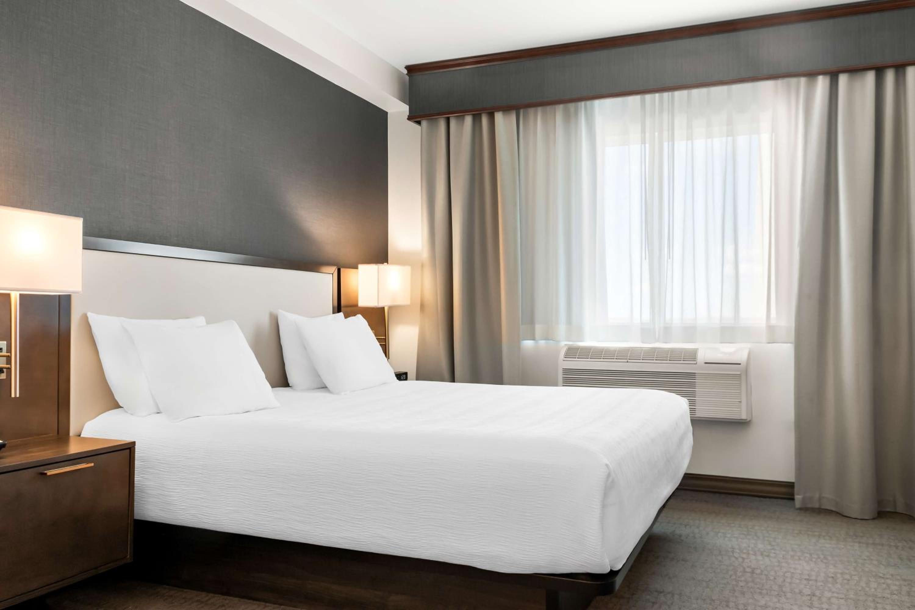King Suite - Photo 2
