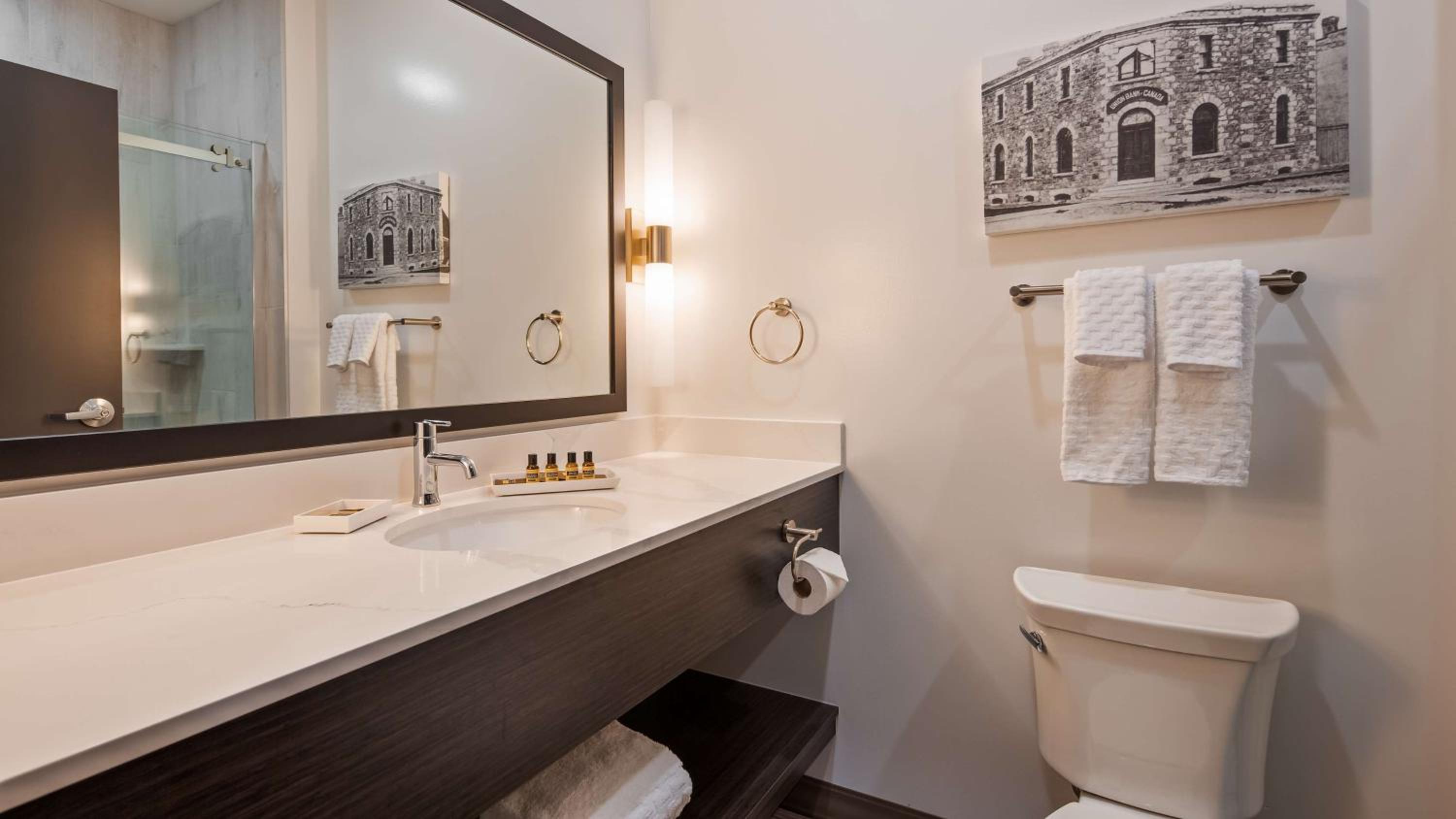 Queen Room with Two Queen Beds and Kitchenette - Photo 3