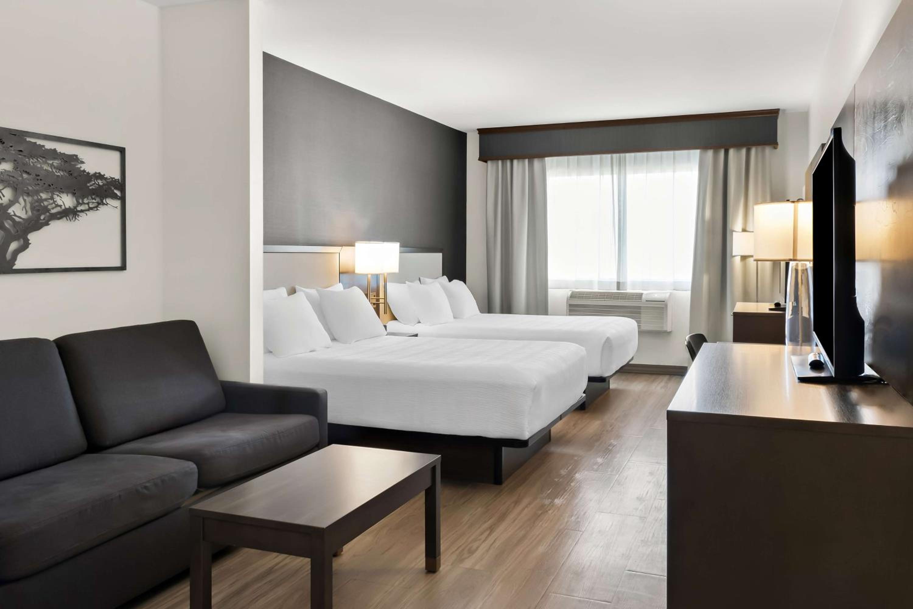 Queen Suite with Two Queen Beds and Bath Tub - Disability Access - Photo 1