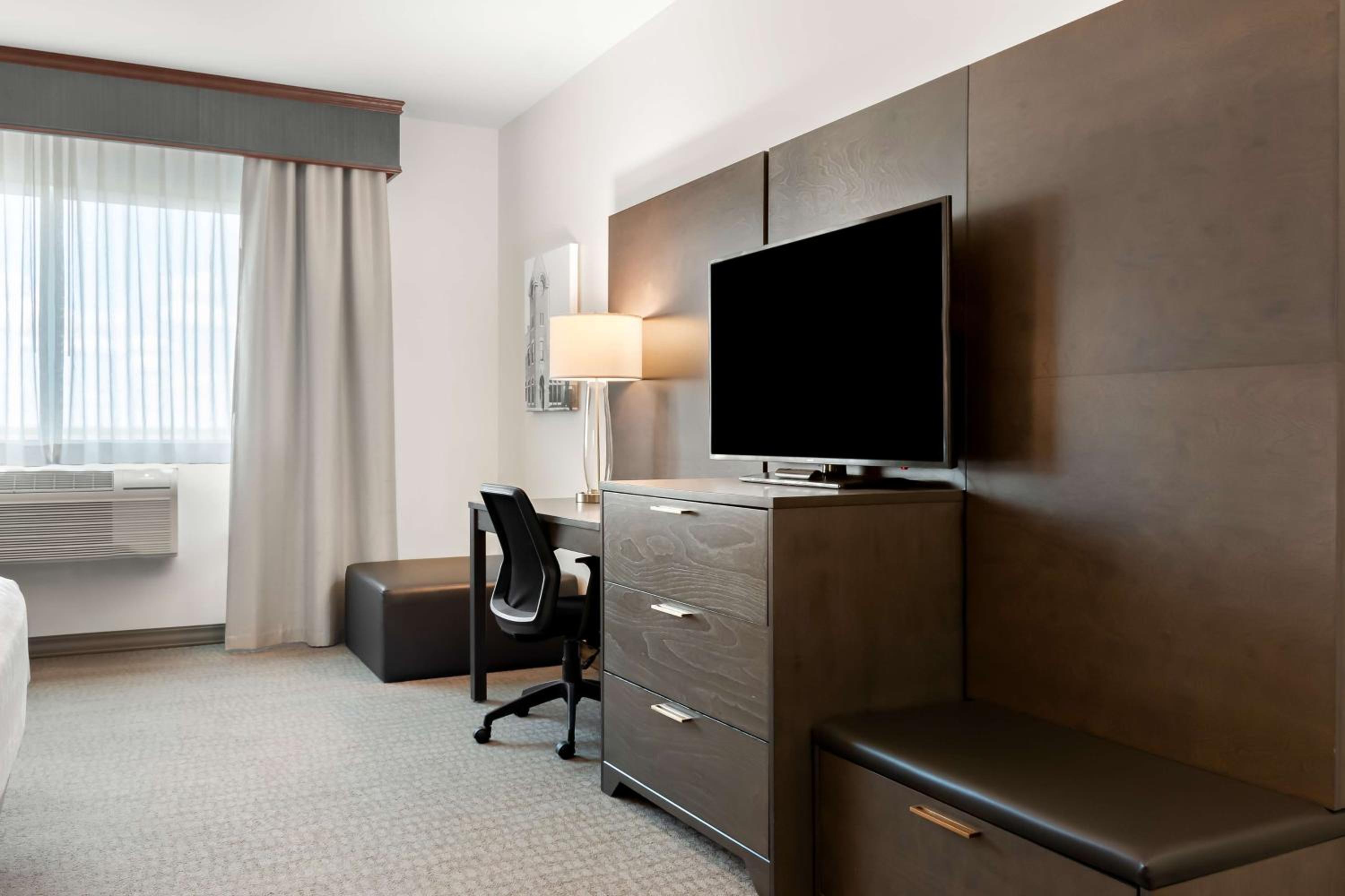 Queen Room with Two Queen Beds and Kitchenette - Photo 4