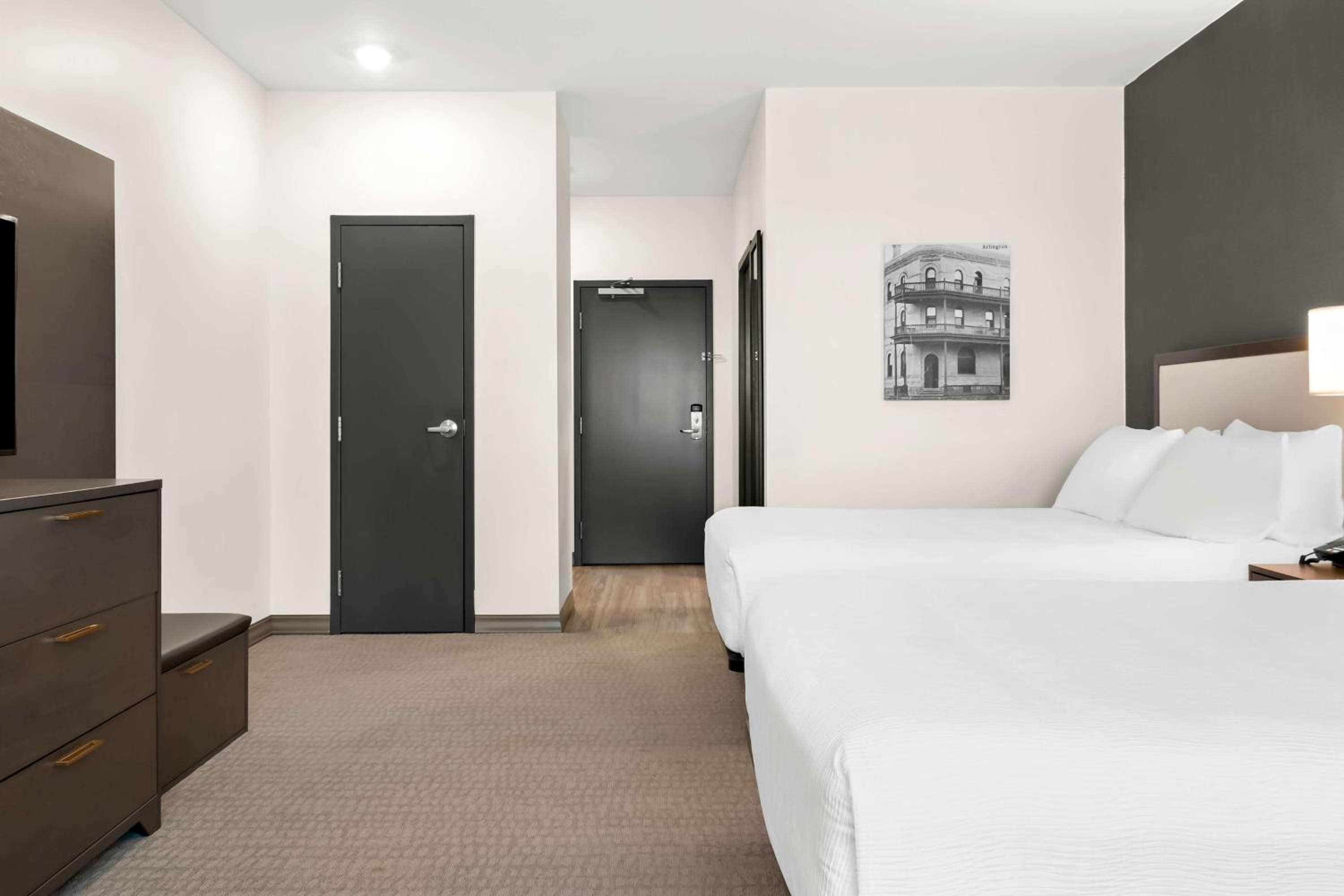 Queen Room with Two Queen Beds and Kitchenette - Photo 5