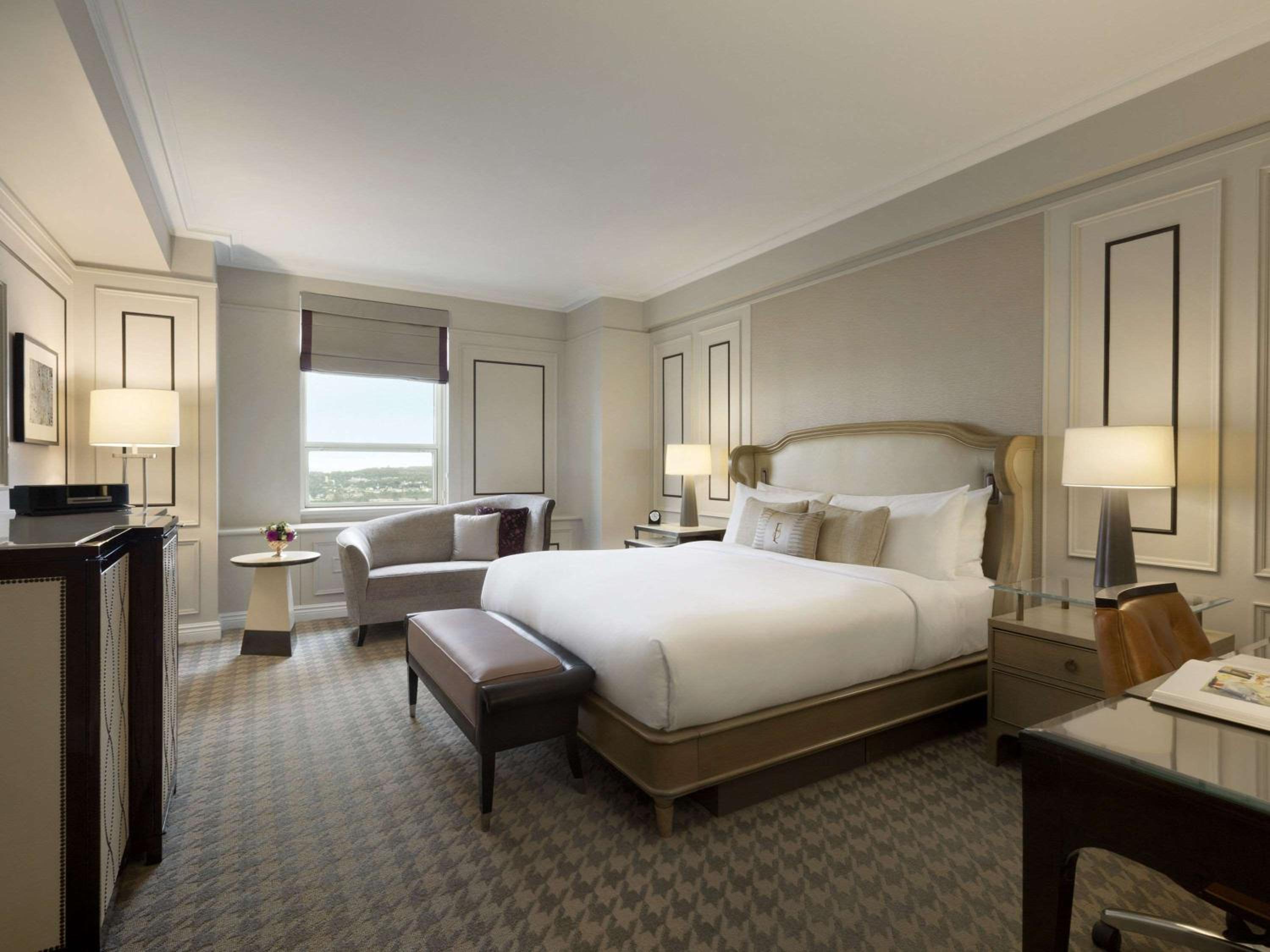 Fairmont Gold City View King Room