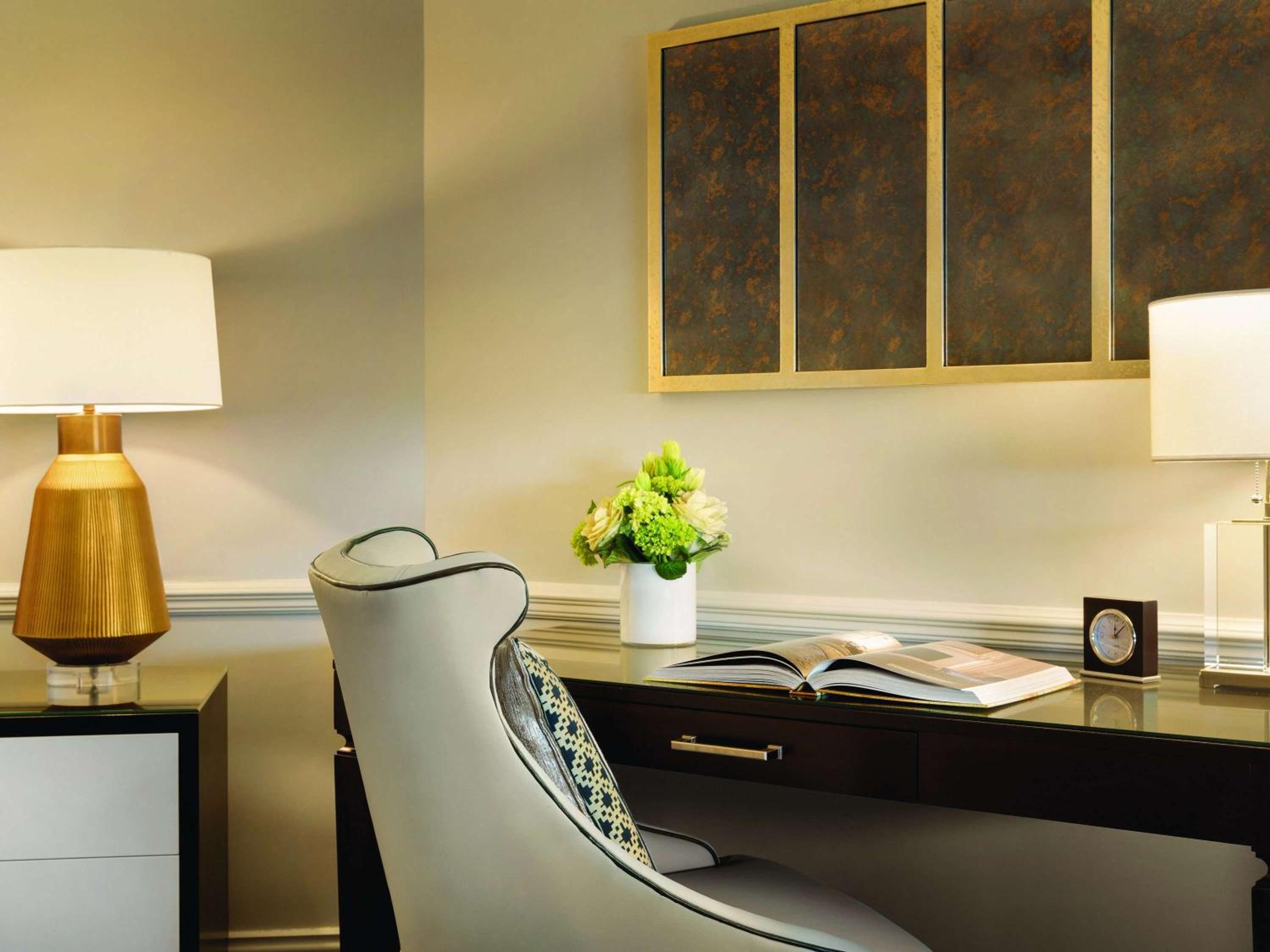 Charles De Gaulle Onebr Suite with River View
