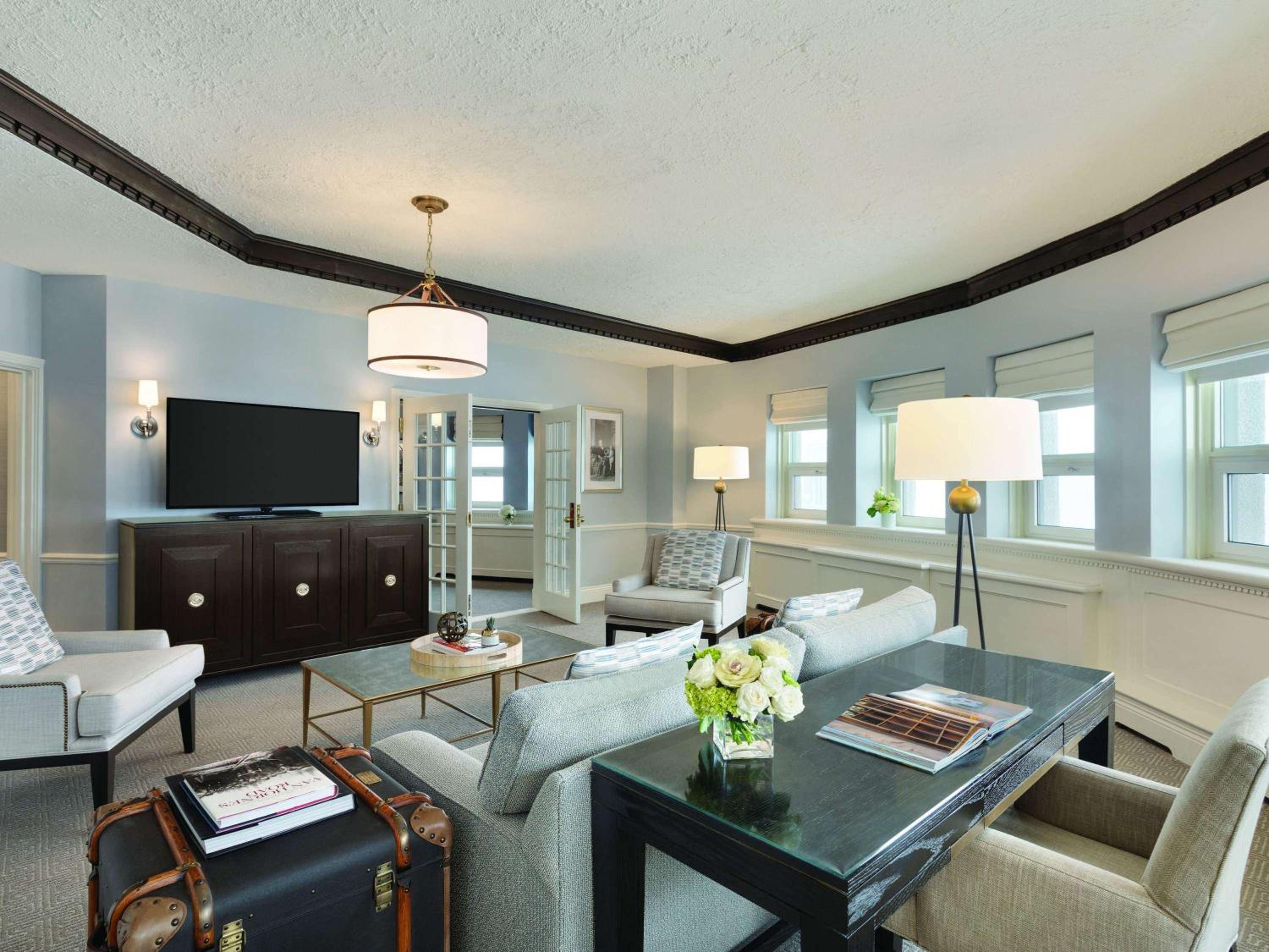 Suite Van Horne One Bedroom Suite with River View thumbnail 5