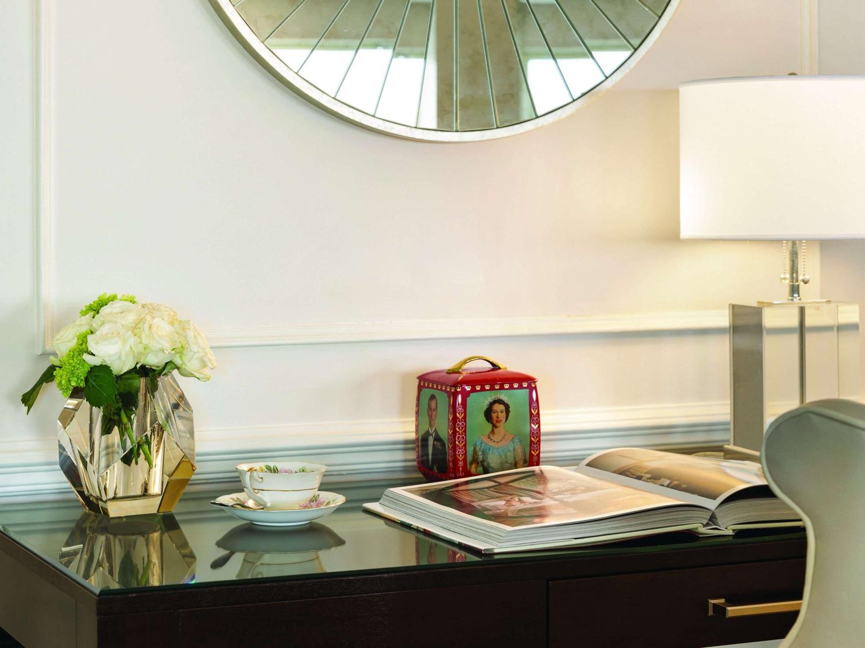 Elizabeth II One Bedroom Suite with View thumbnail 5