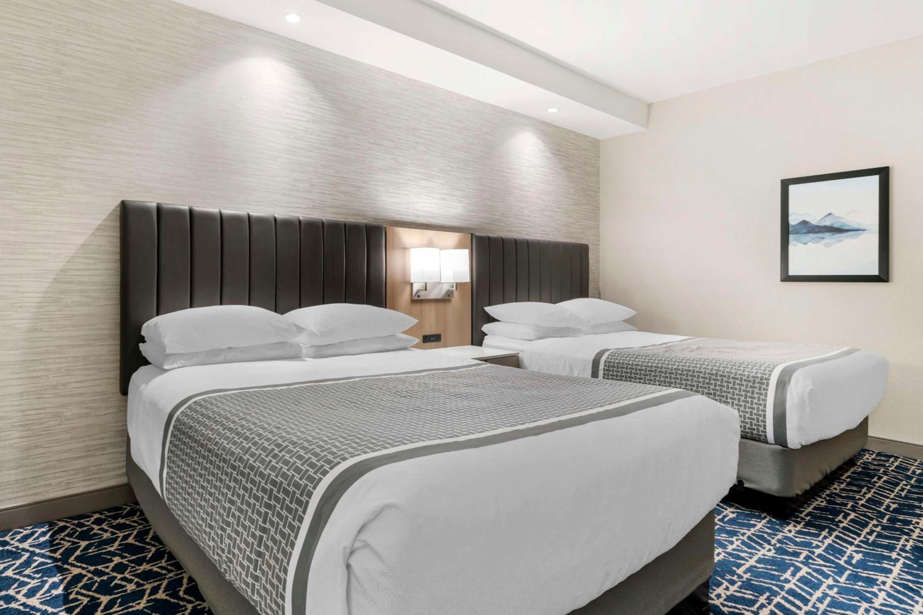 Queen Suite with Two Queen Beds and Kitchenette - Photo 2