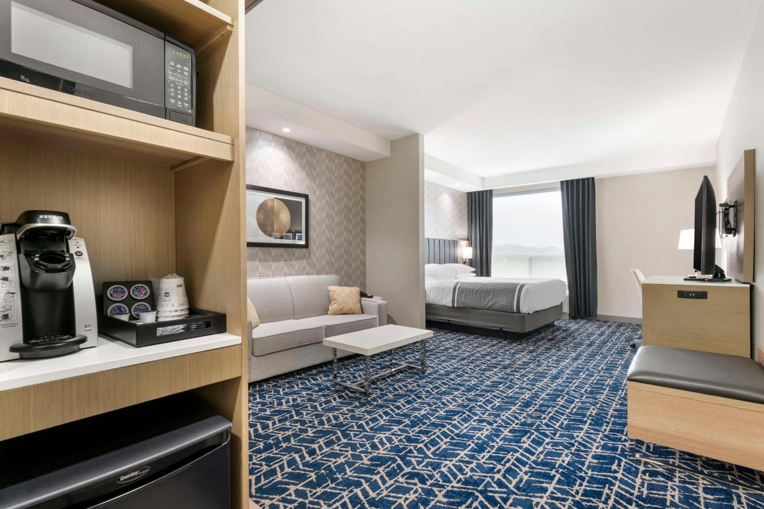 King Suite with Sofa Bed and Kitchenette - Photo 5