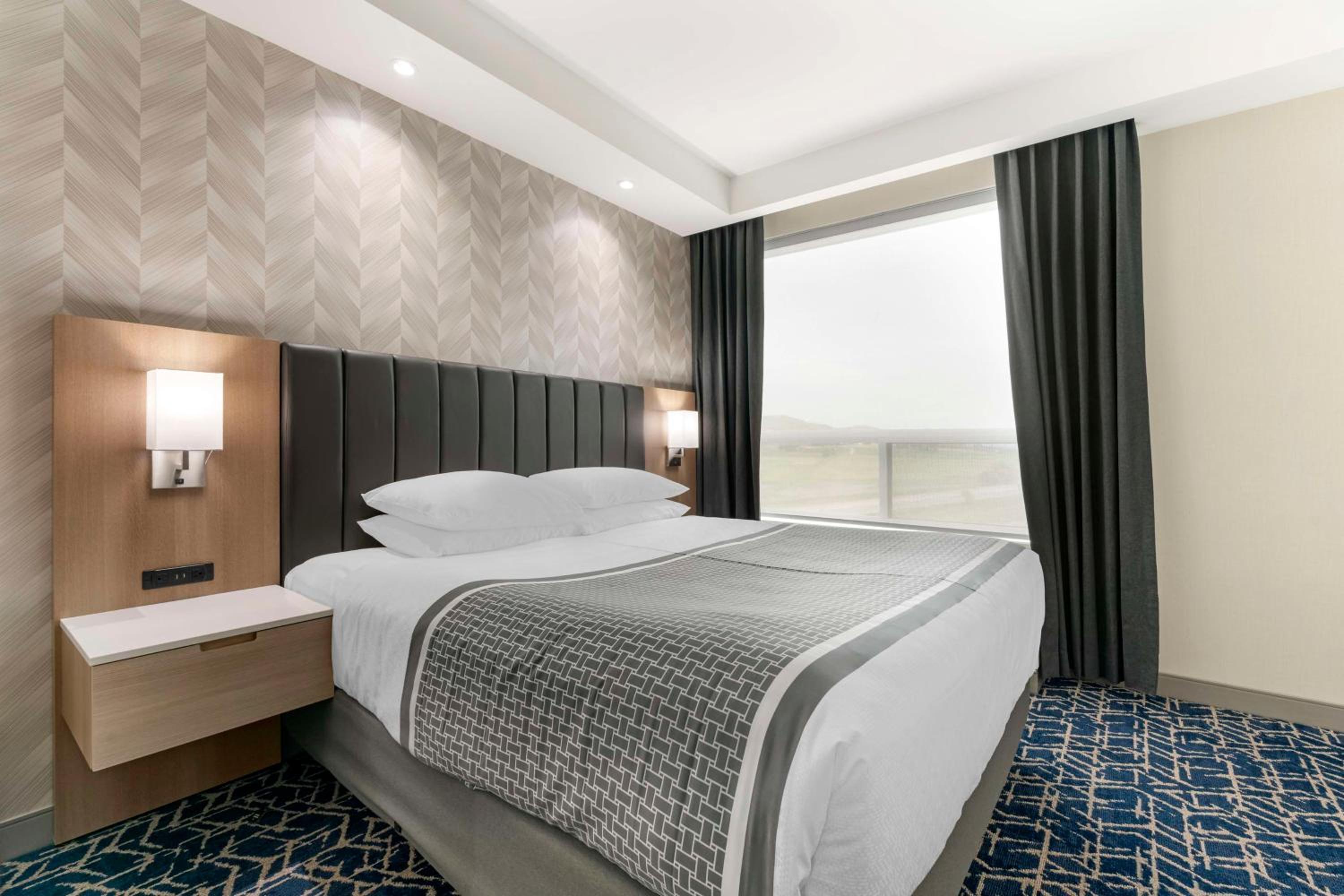 King Suite with Sofa Bed and Kitchenette - Photo 3