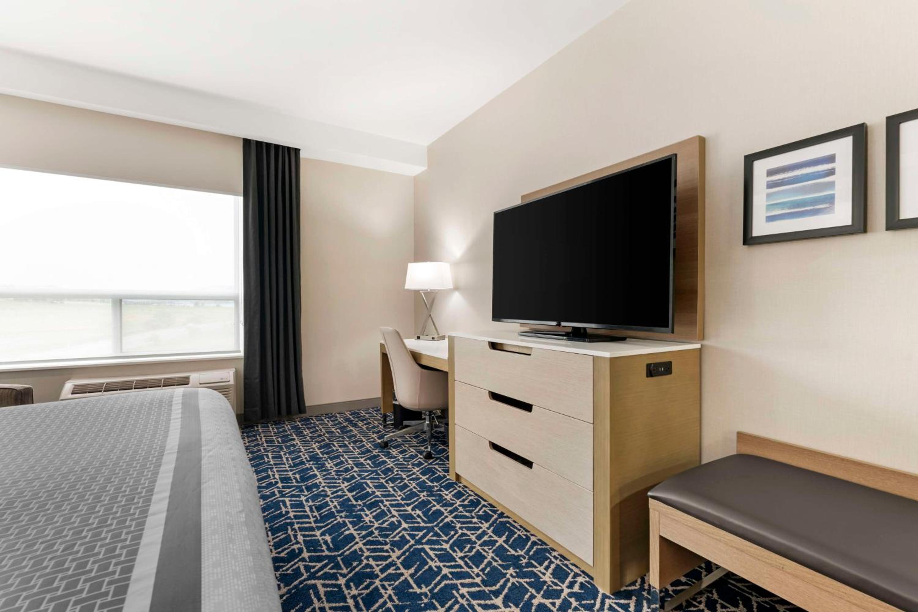 King Suite with Sofa Bed - Photo 5