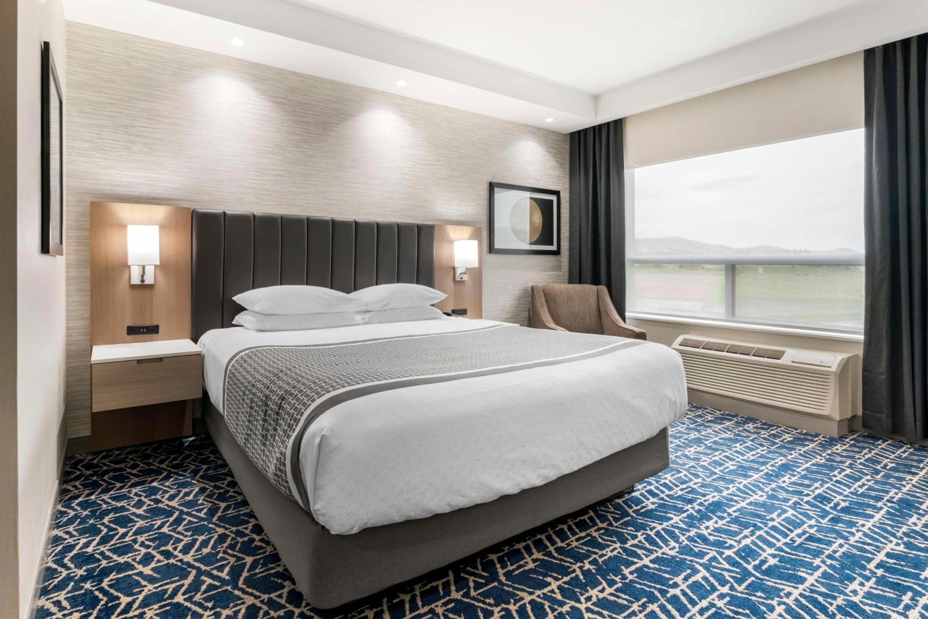 King Suite with Sofa Bed - Photo 3