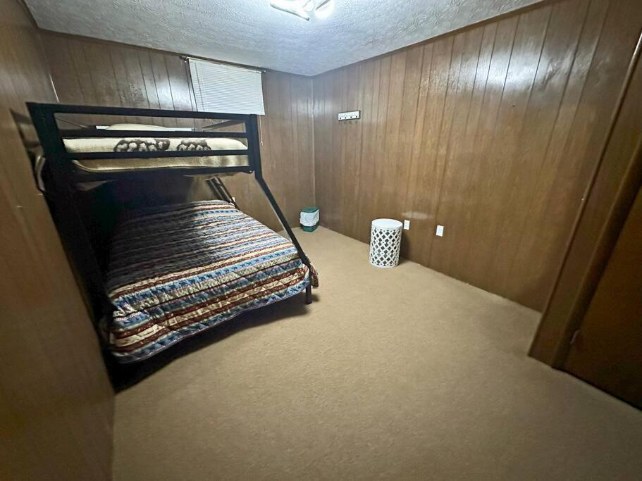 Five-Bedroom House photo 3