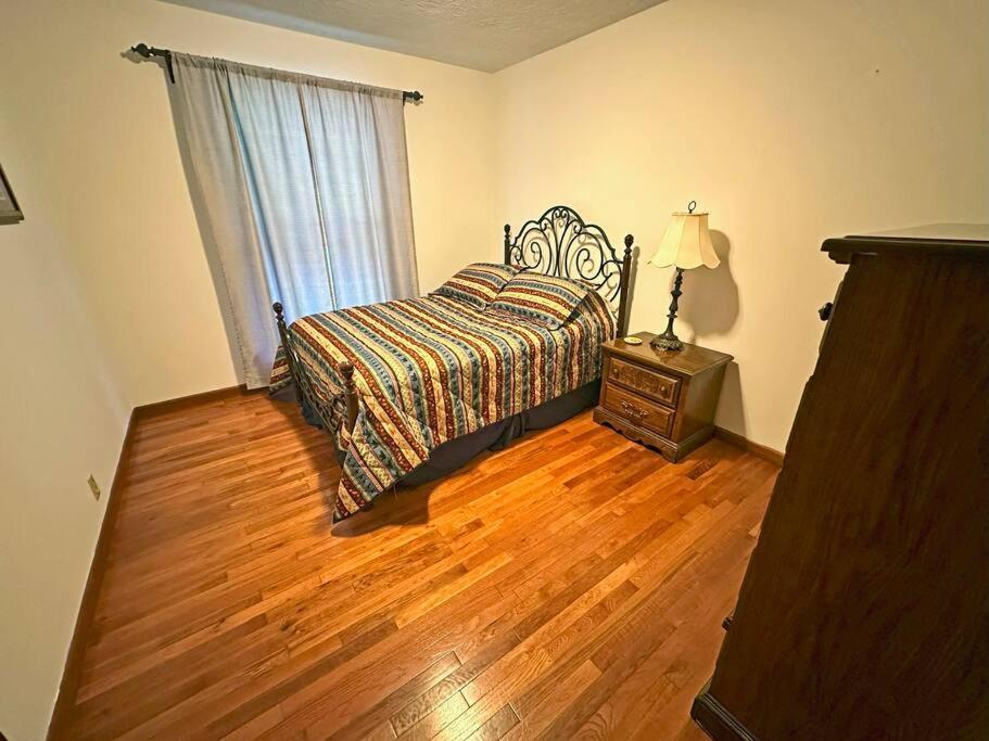 Five-Bedroom House photo 1