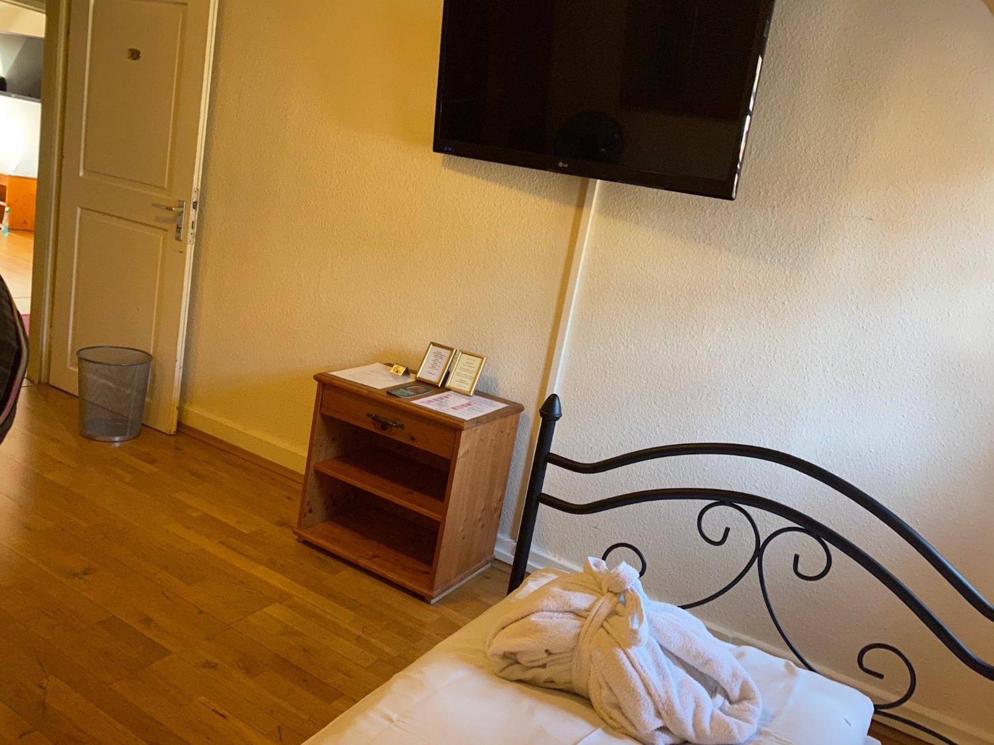 Single Room with Private External Bathroom
