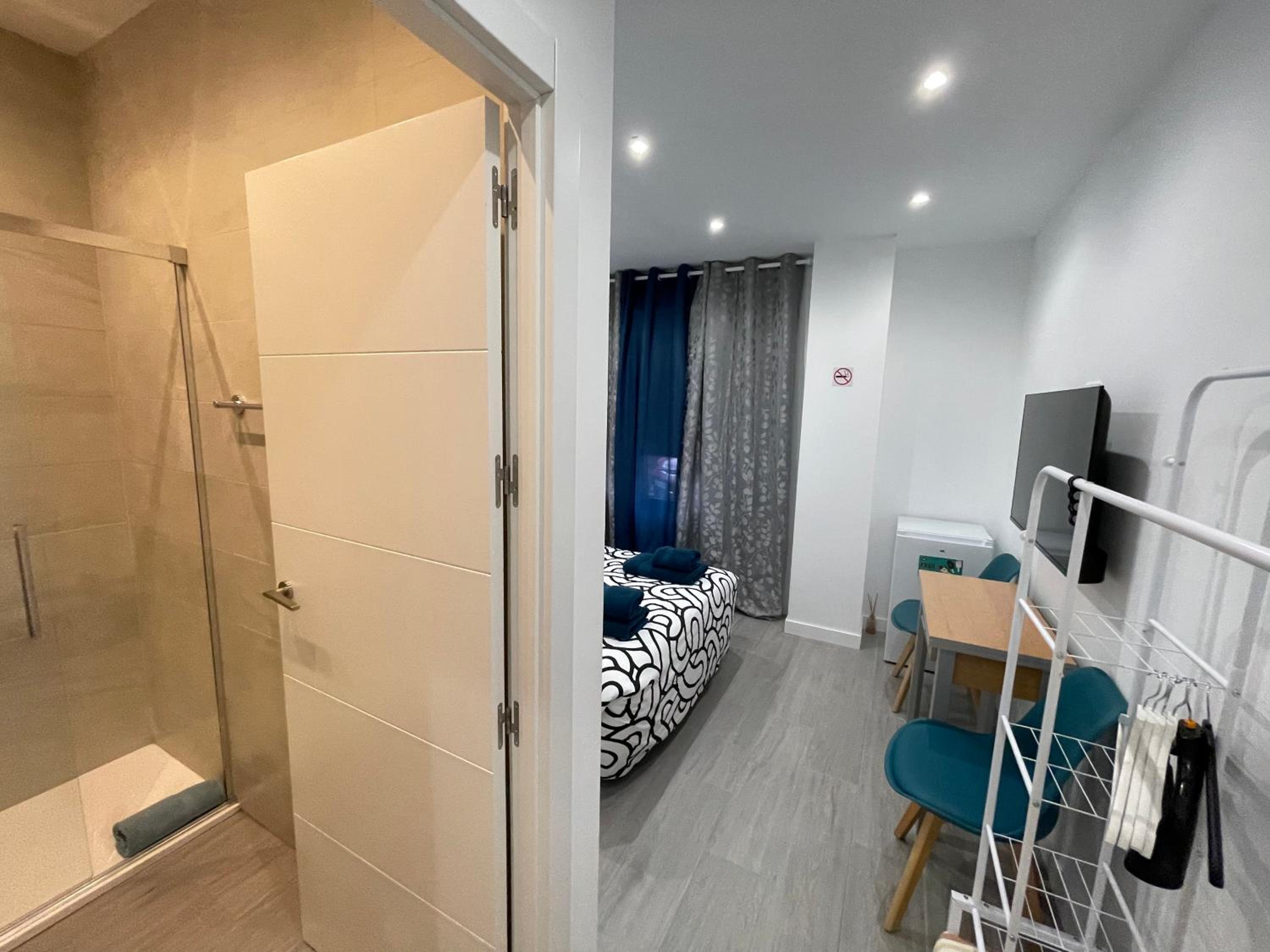 Double Room with Private Bathroom photo 3