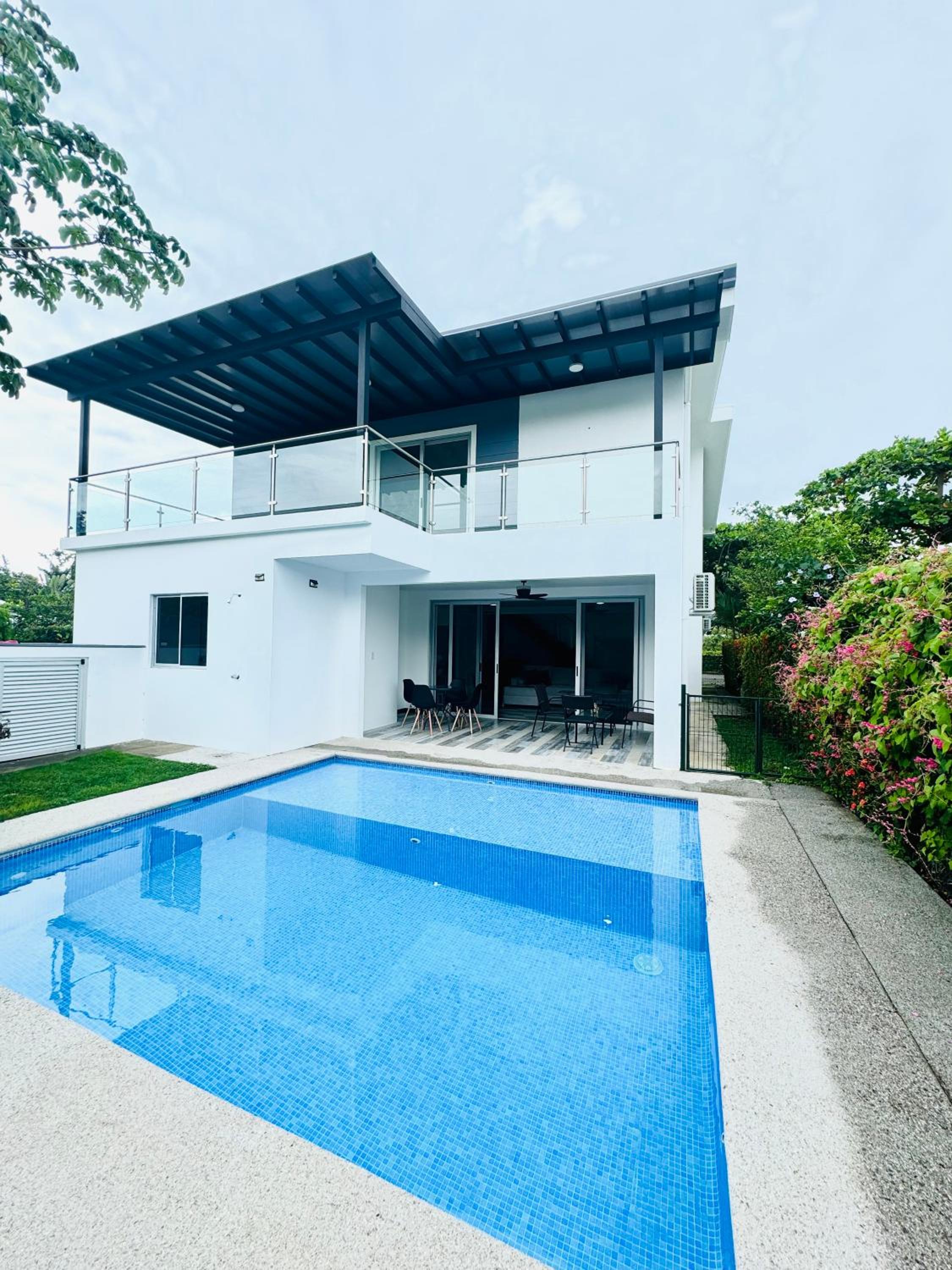 Three-Bedroom House photo 2