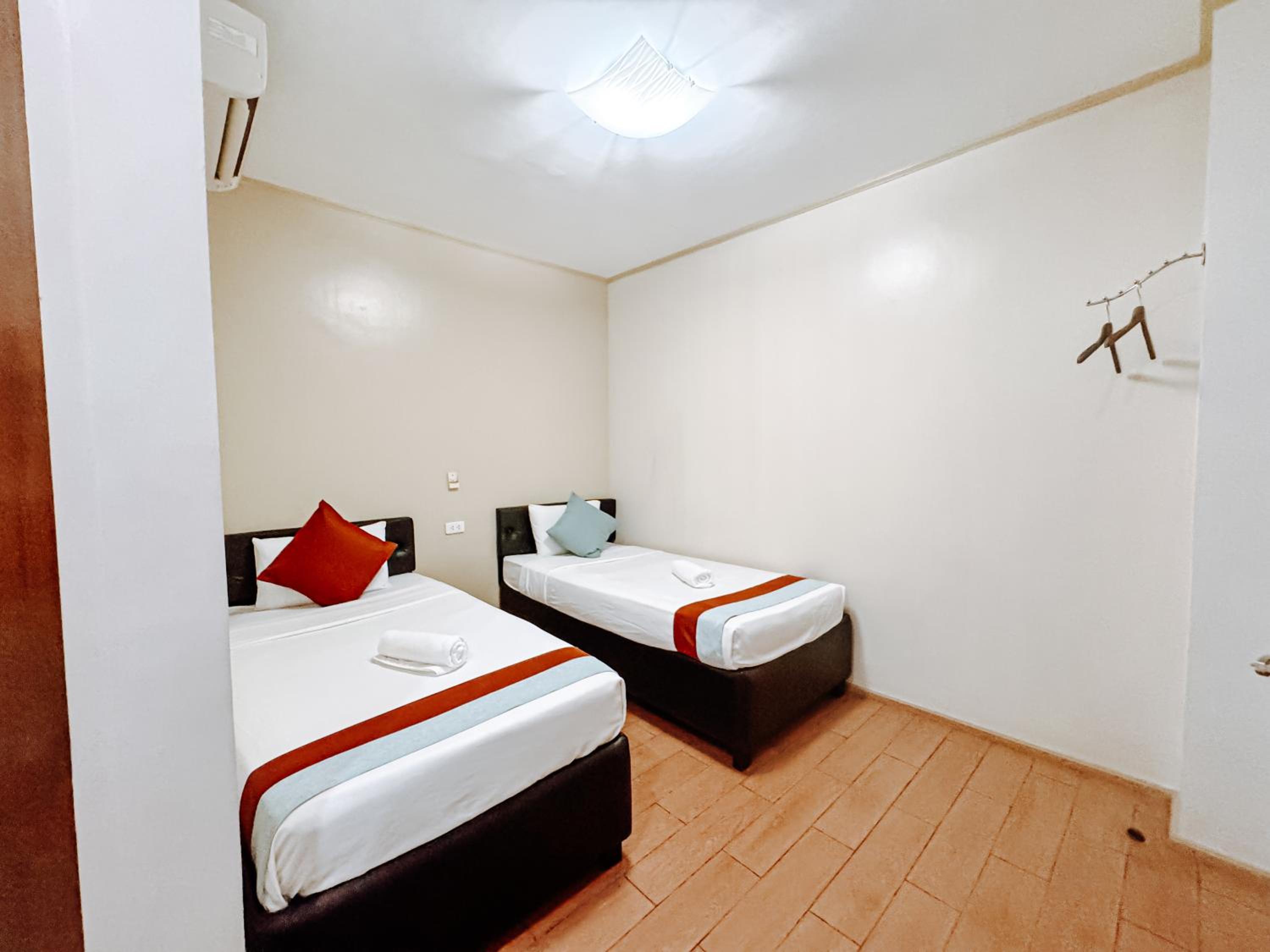 Standard Twin Room photo 3