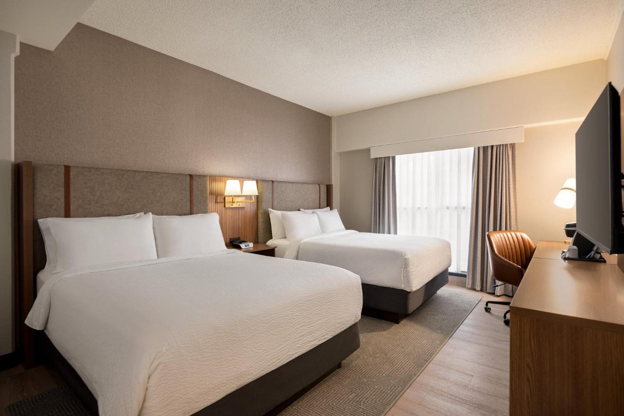 Premium Queen Room with Two Queen Beds - Photo 6