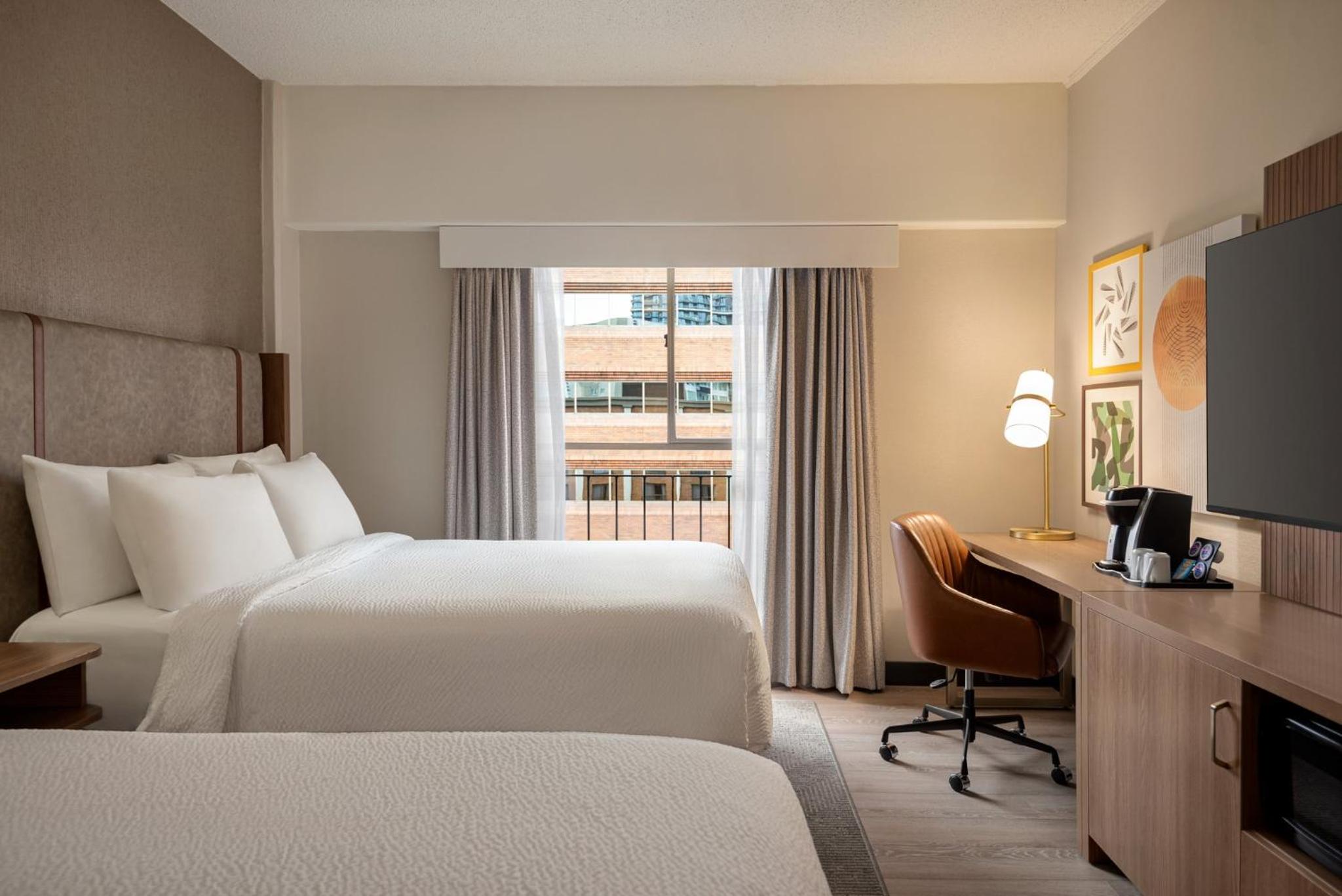Premium Queen Room with Two Queen Beds - Photo 4
