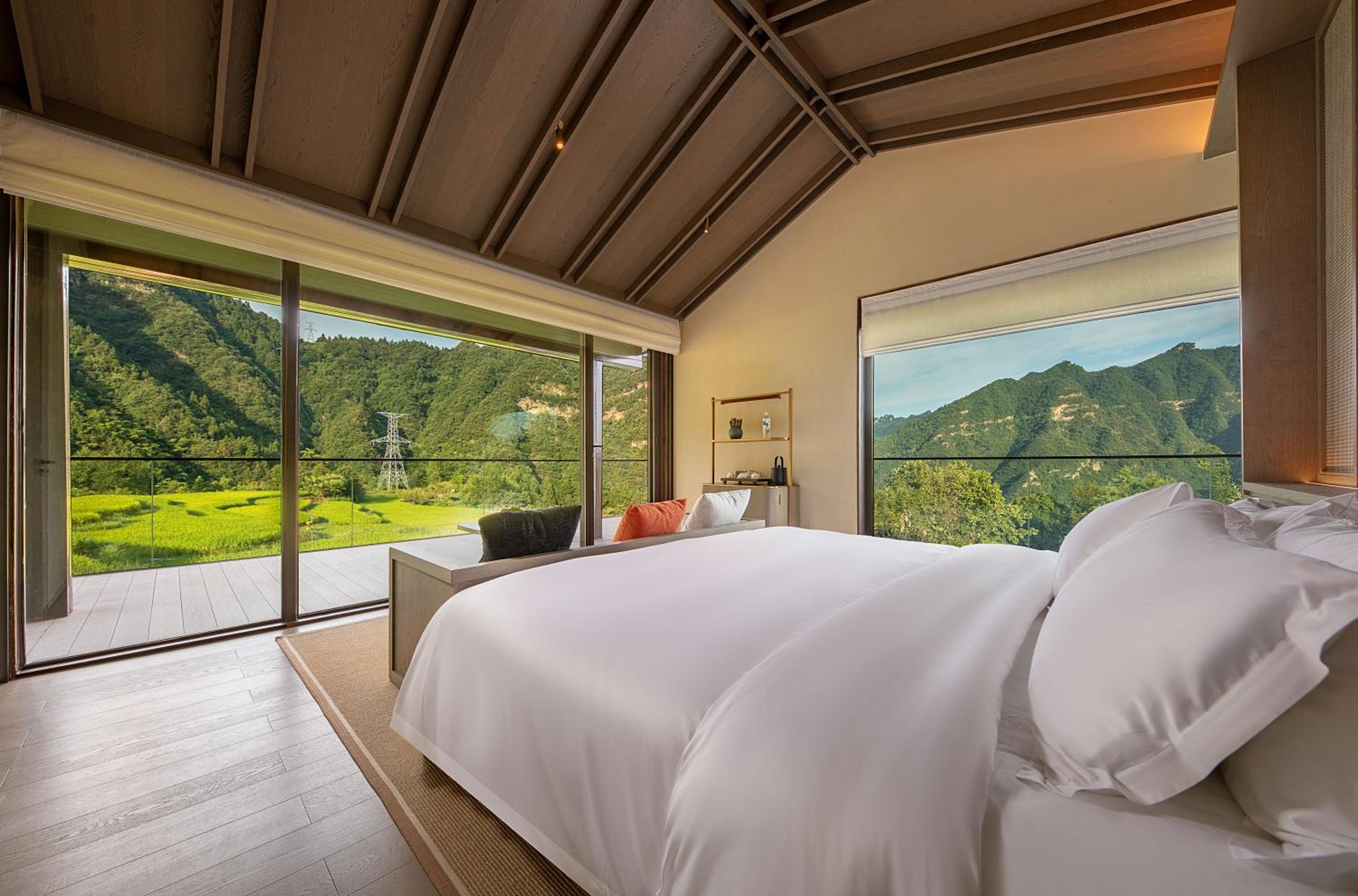 Suite with Mountain View