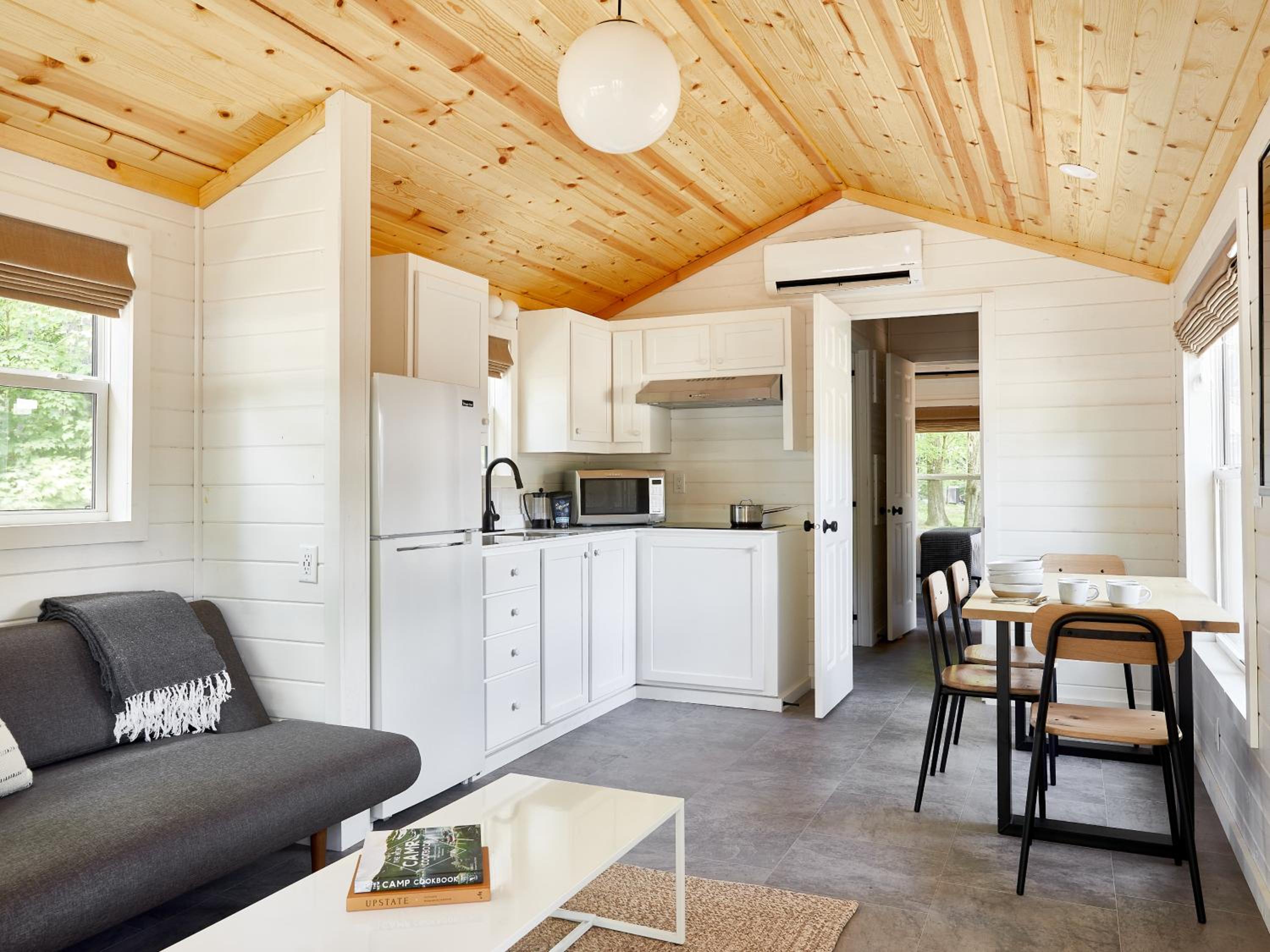 Family Cabin - Photo 1