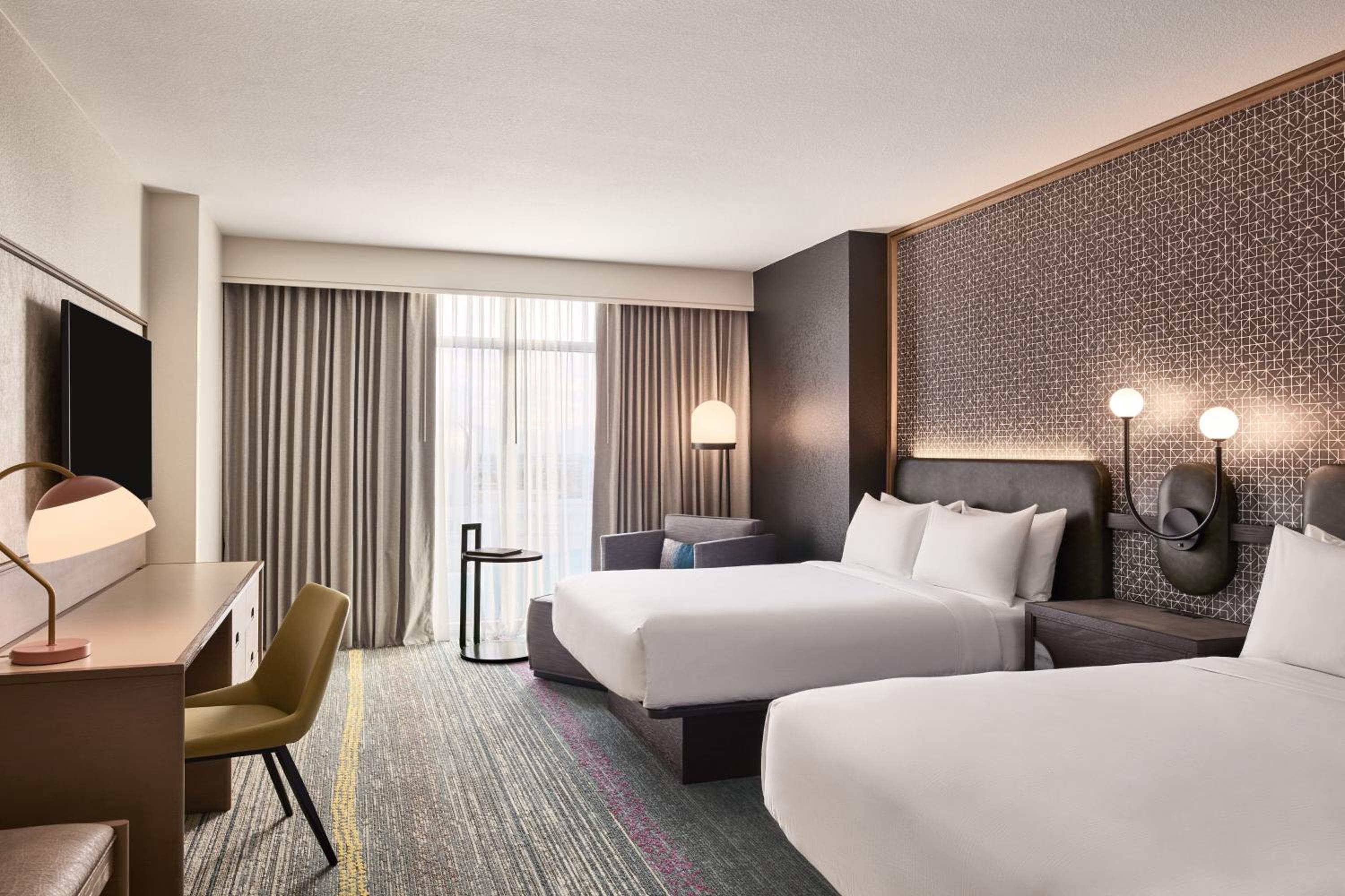 Guest Room with Two Double Beds - Photo 8