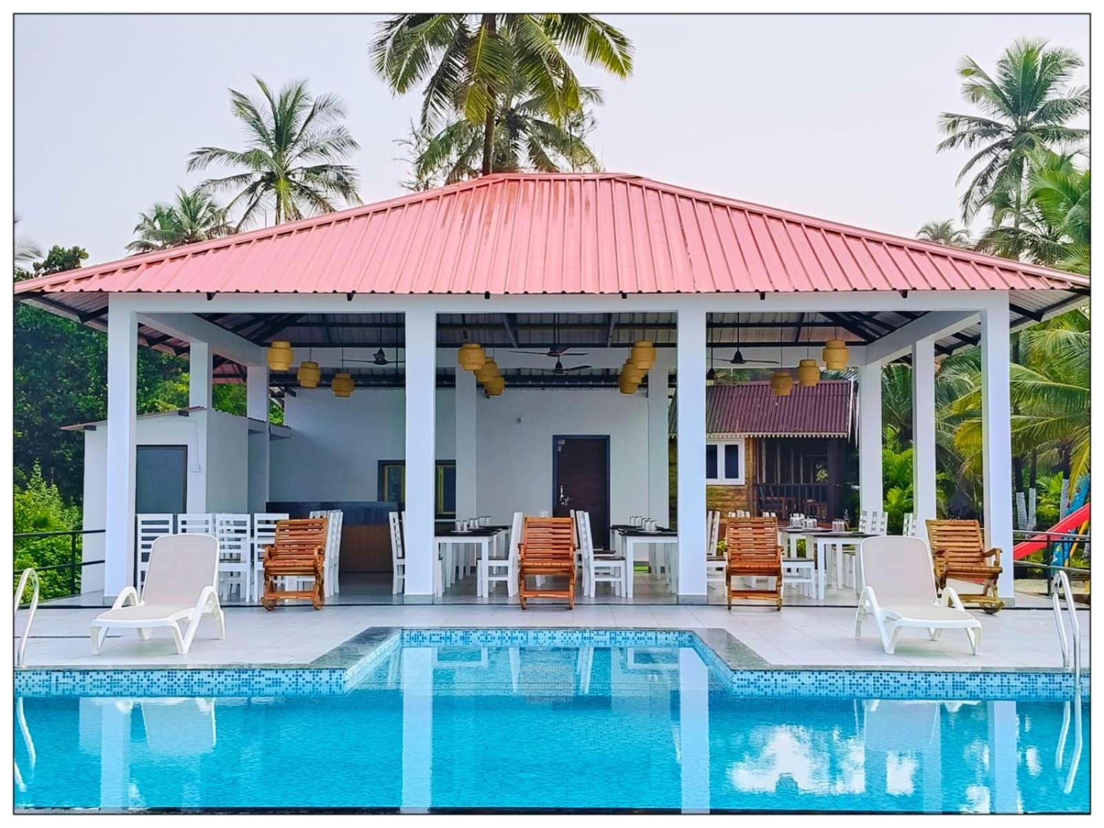 Double Room with Balcony and Sea View - Photo 11