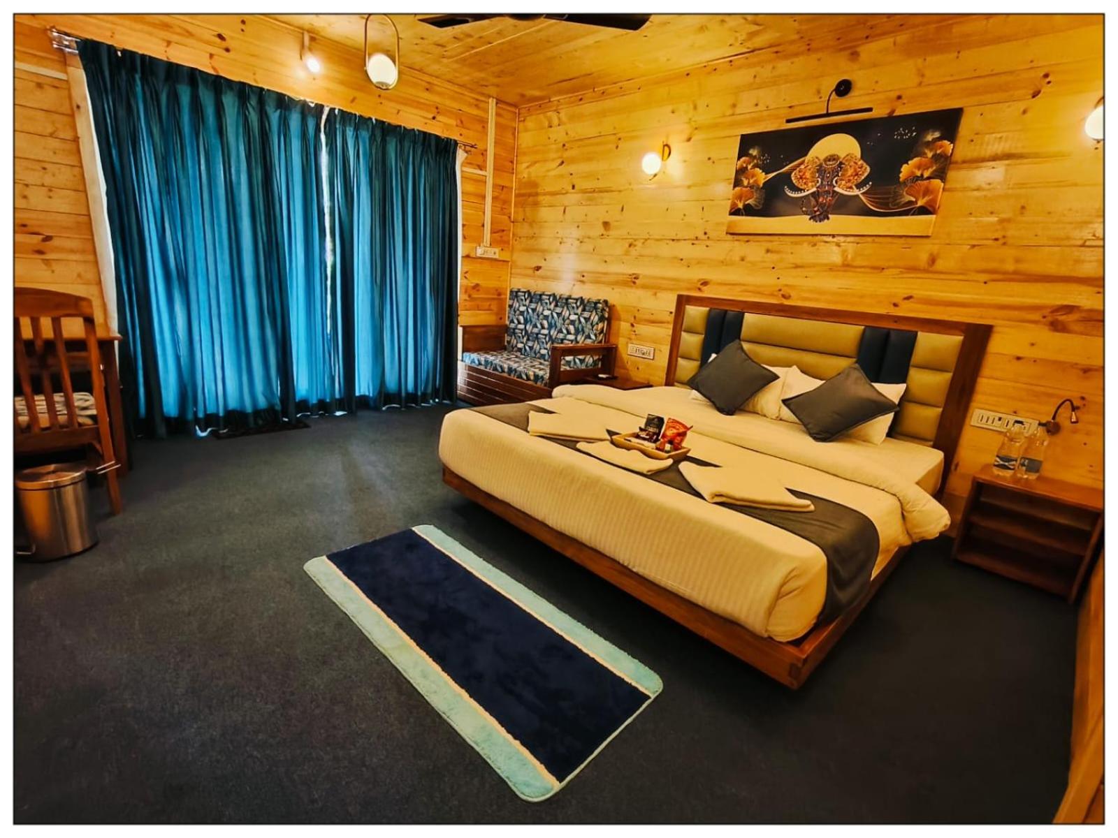 Deluxe Double Room with Balcony and Sea View