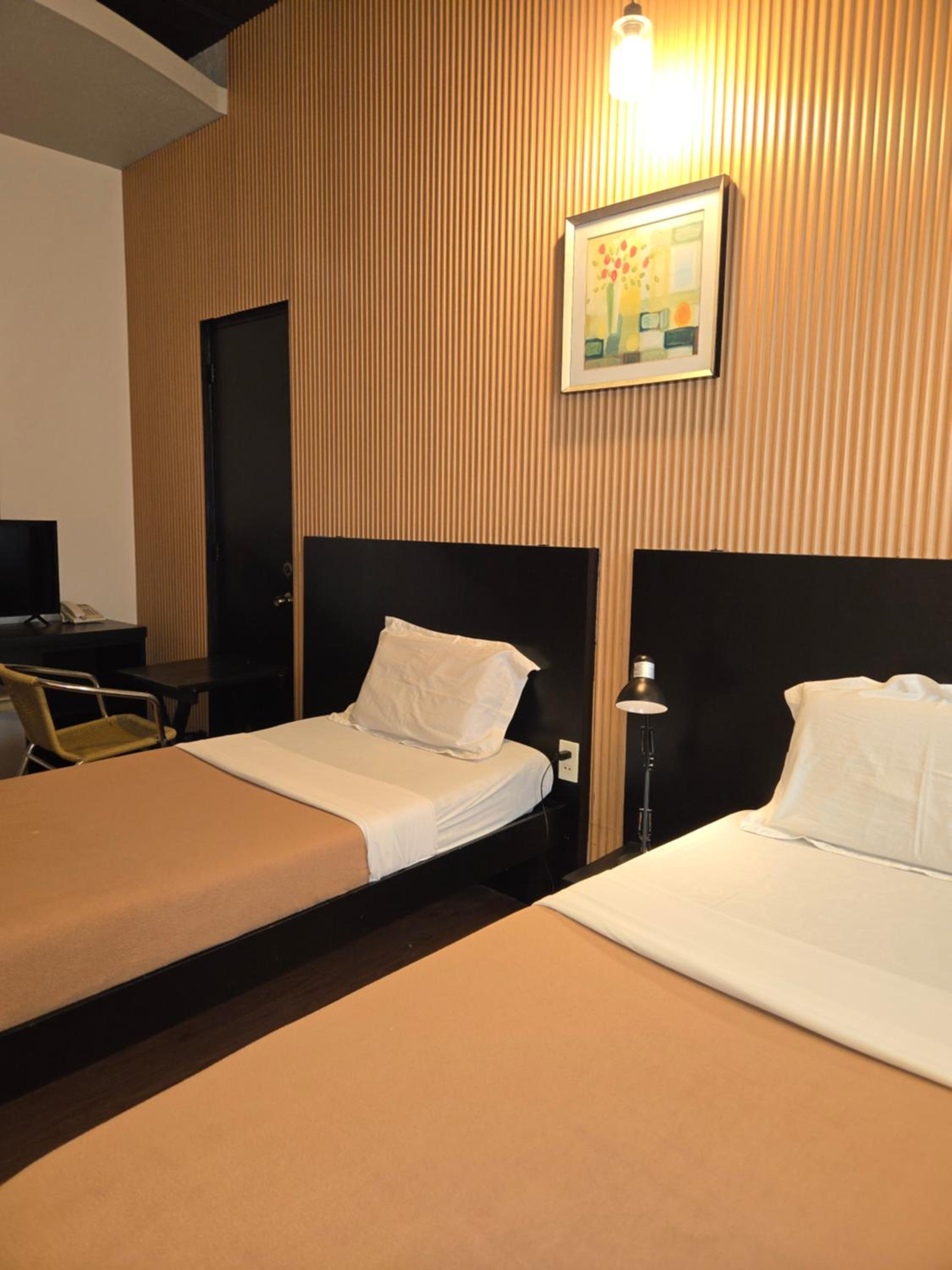 Twin Room - Photo 6