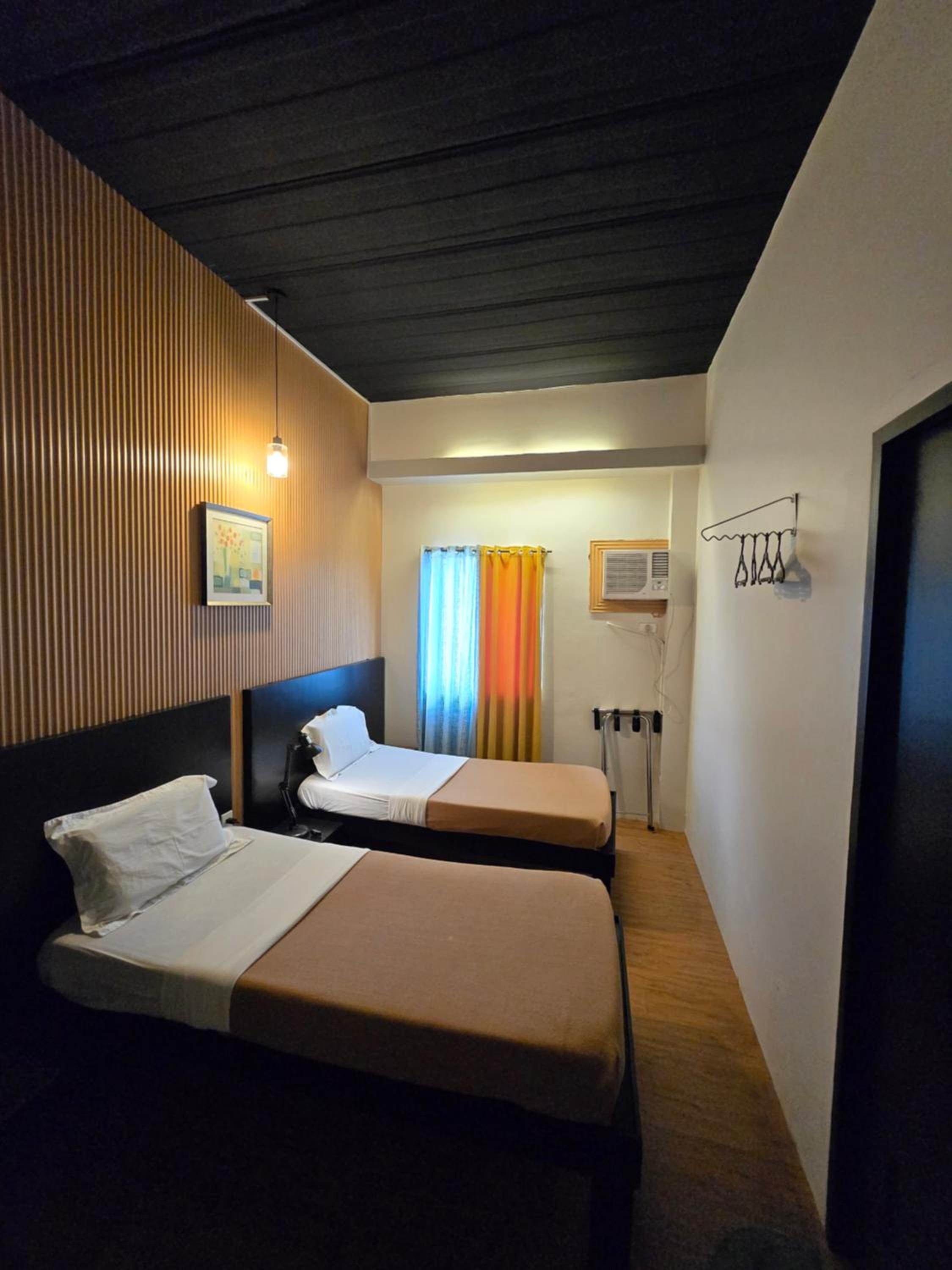 Twin Room - Photo 4