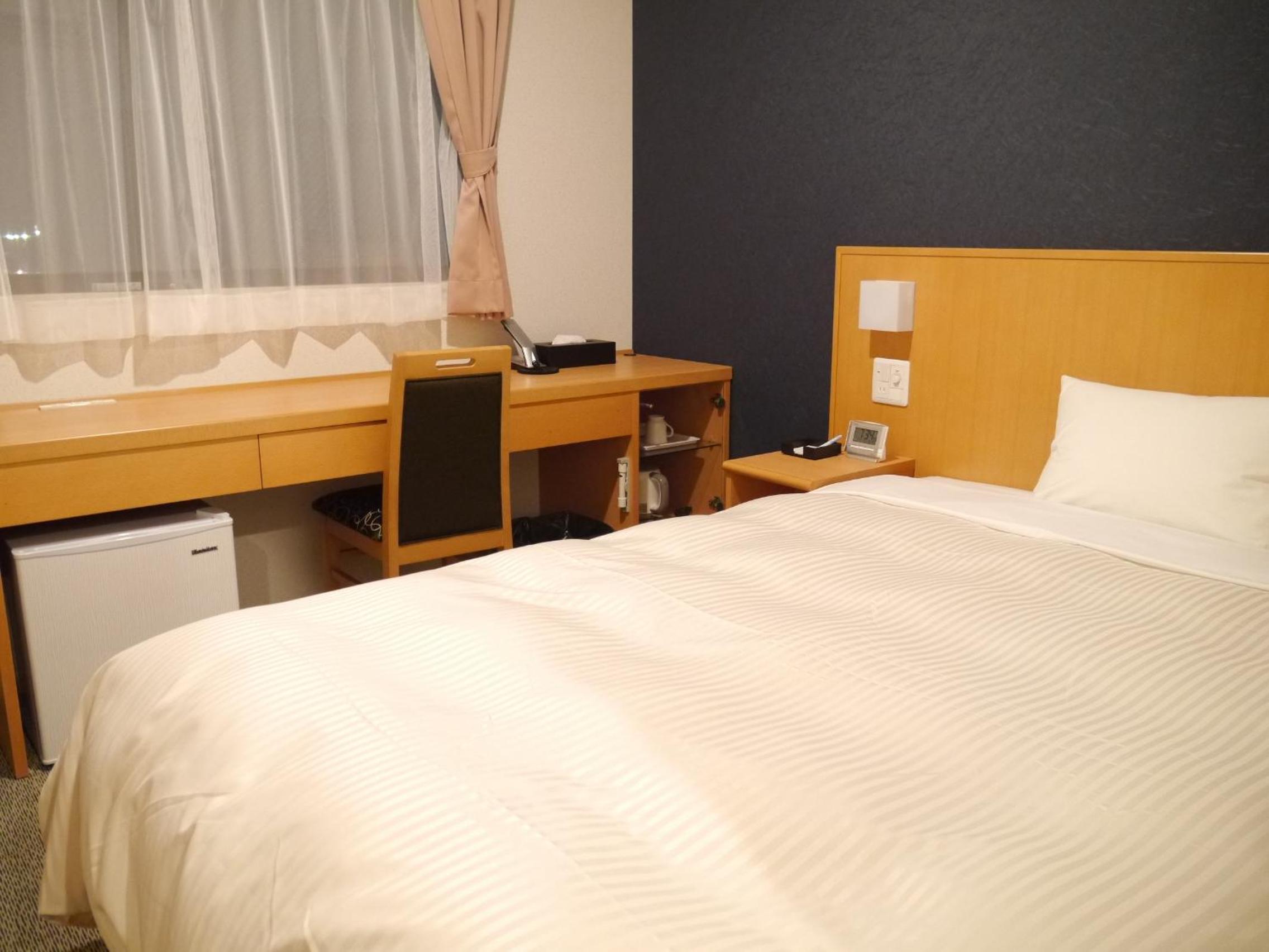 Double Room with Small Double Bed - Smoking photo 2