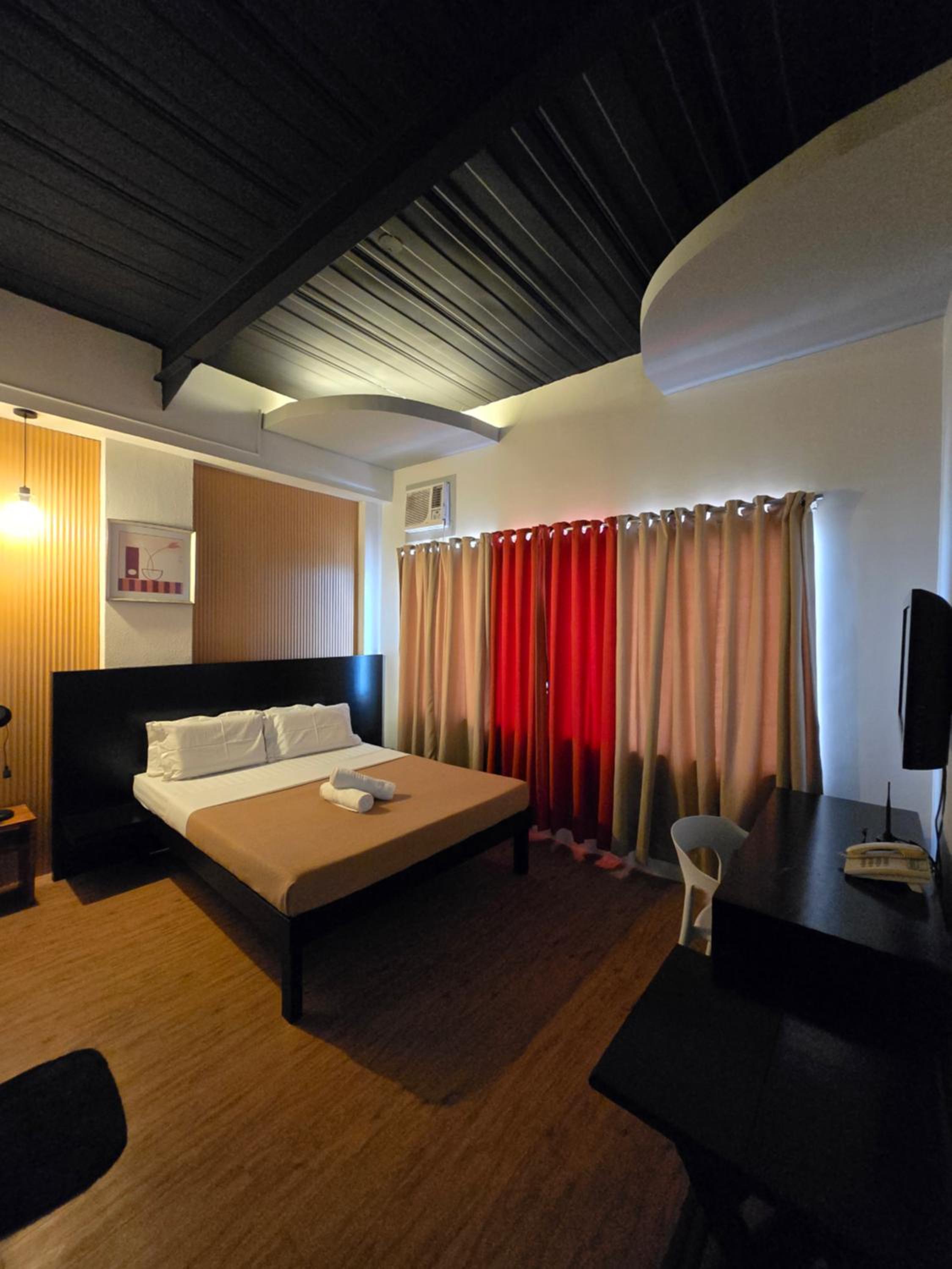 Deluxe Queen Room - Photo 1