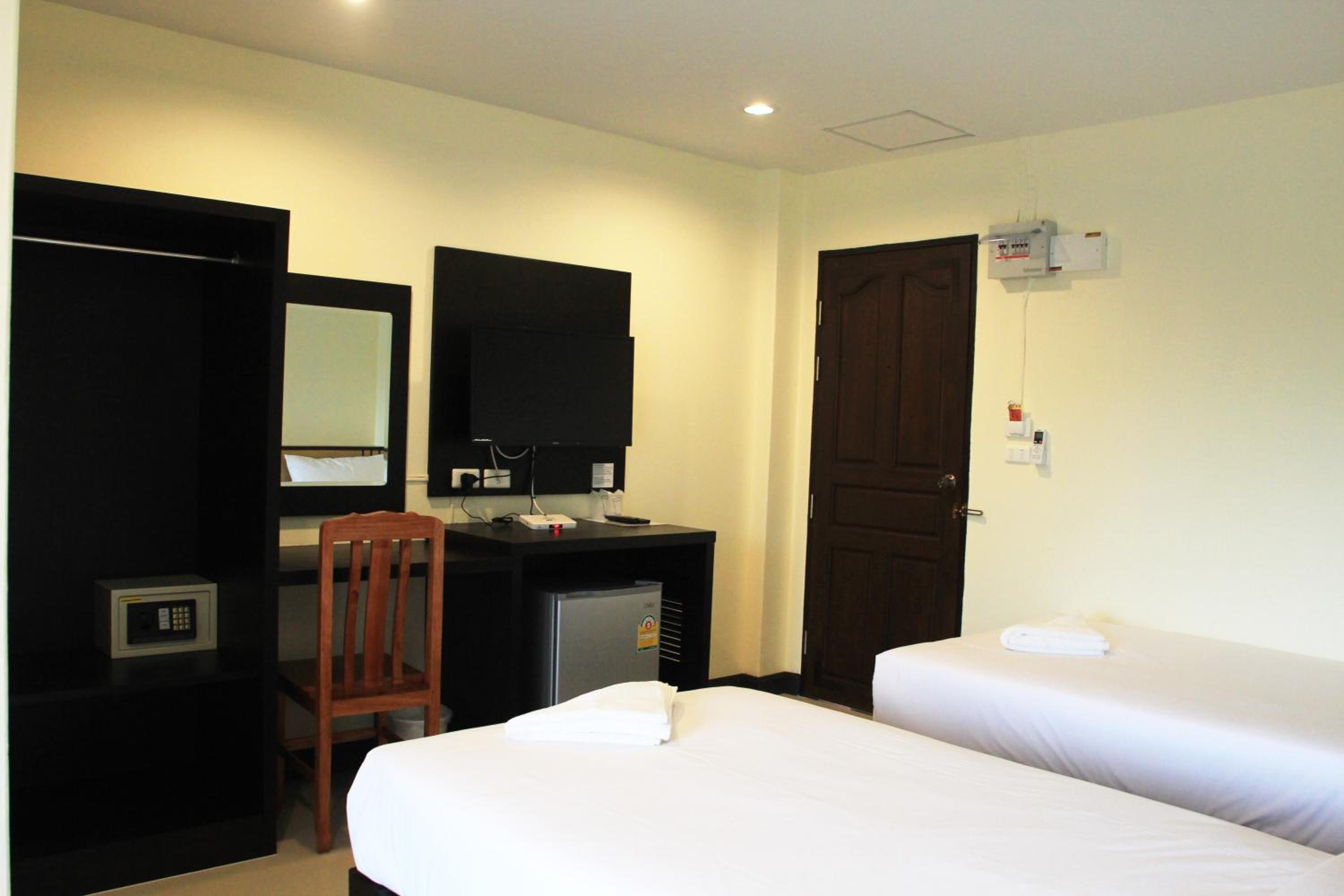 Standard Twin Room - Photo 5