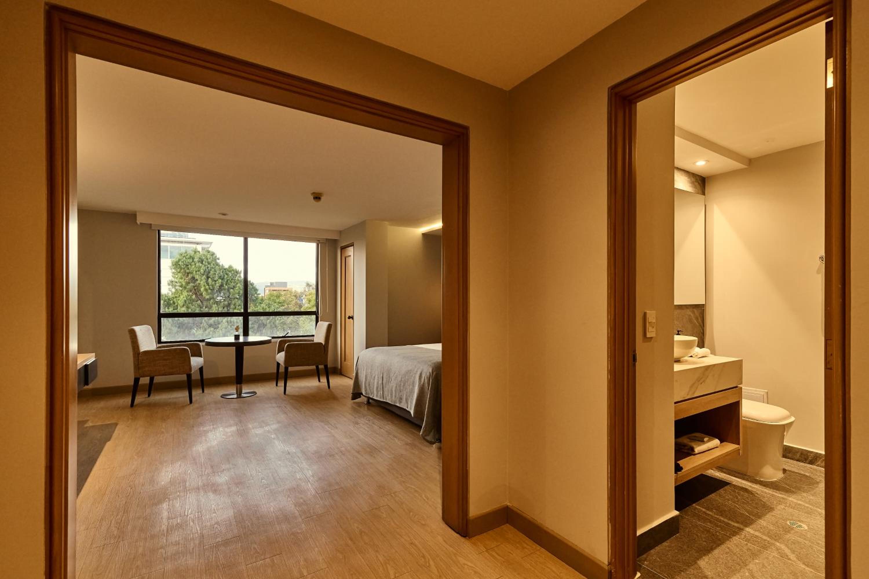 Deluxe King Room photo 3